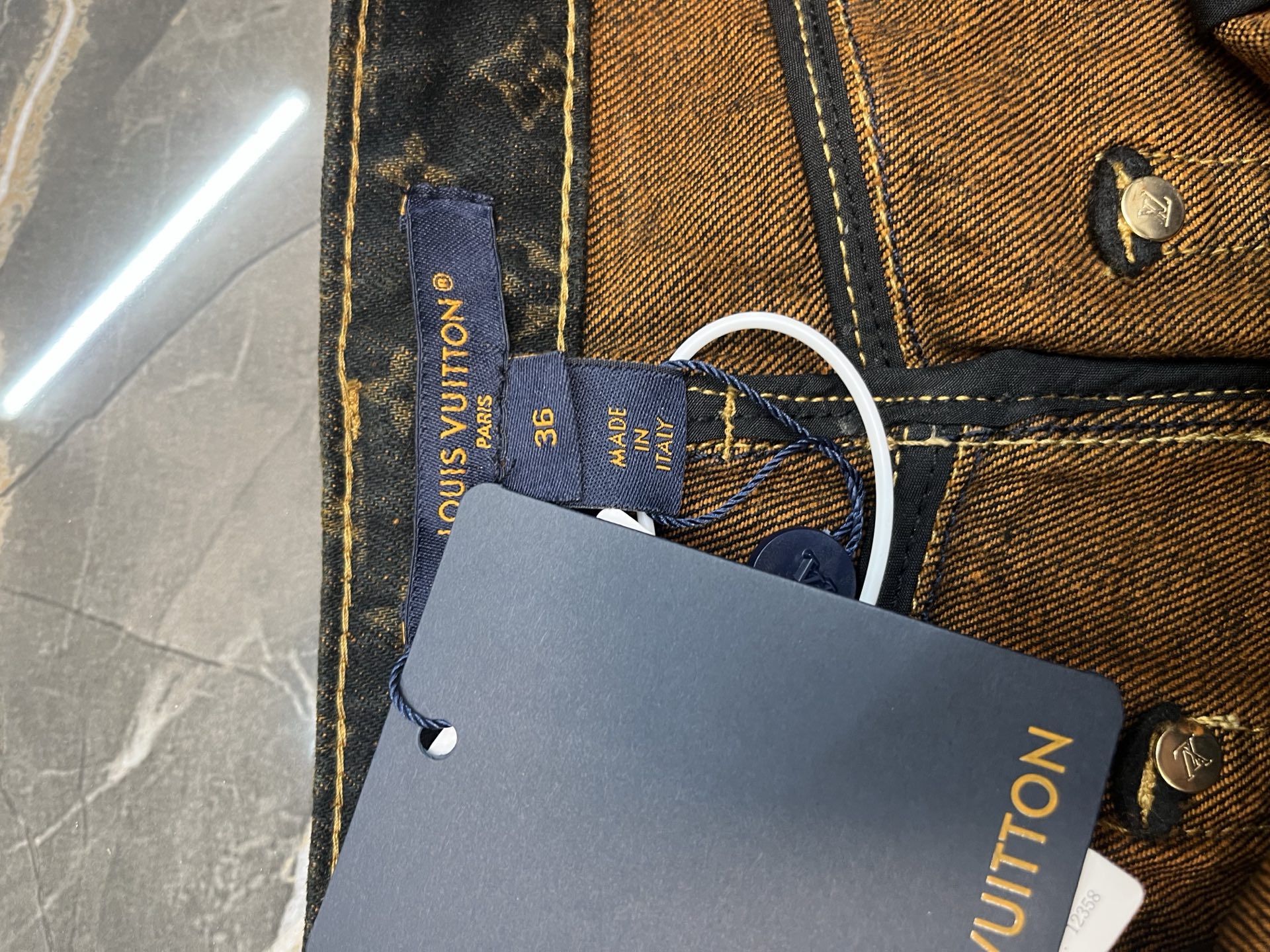 Louis Vuitton 女款 LOUIS VUITTON 标识满印牛仔裤