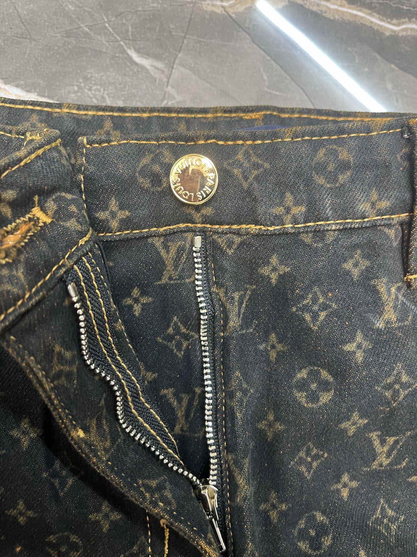 Louis Vuitton 女款 LOUIS VUITTON 标识满印牛仔裤