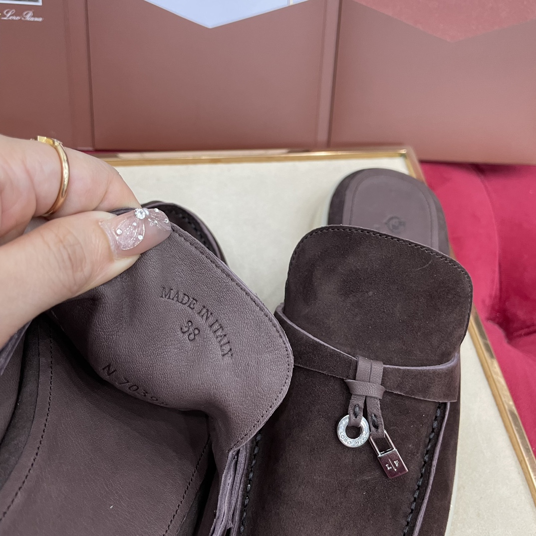 🌾G219专柜原单品质所见即所得Loro Pian*经典爆款出品lp顶级版本 英伦流苏平底乐福鞋原来这就