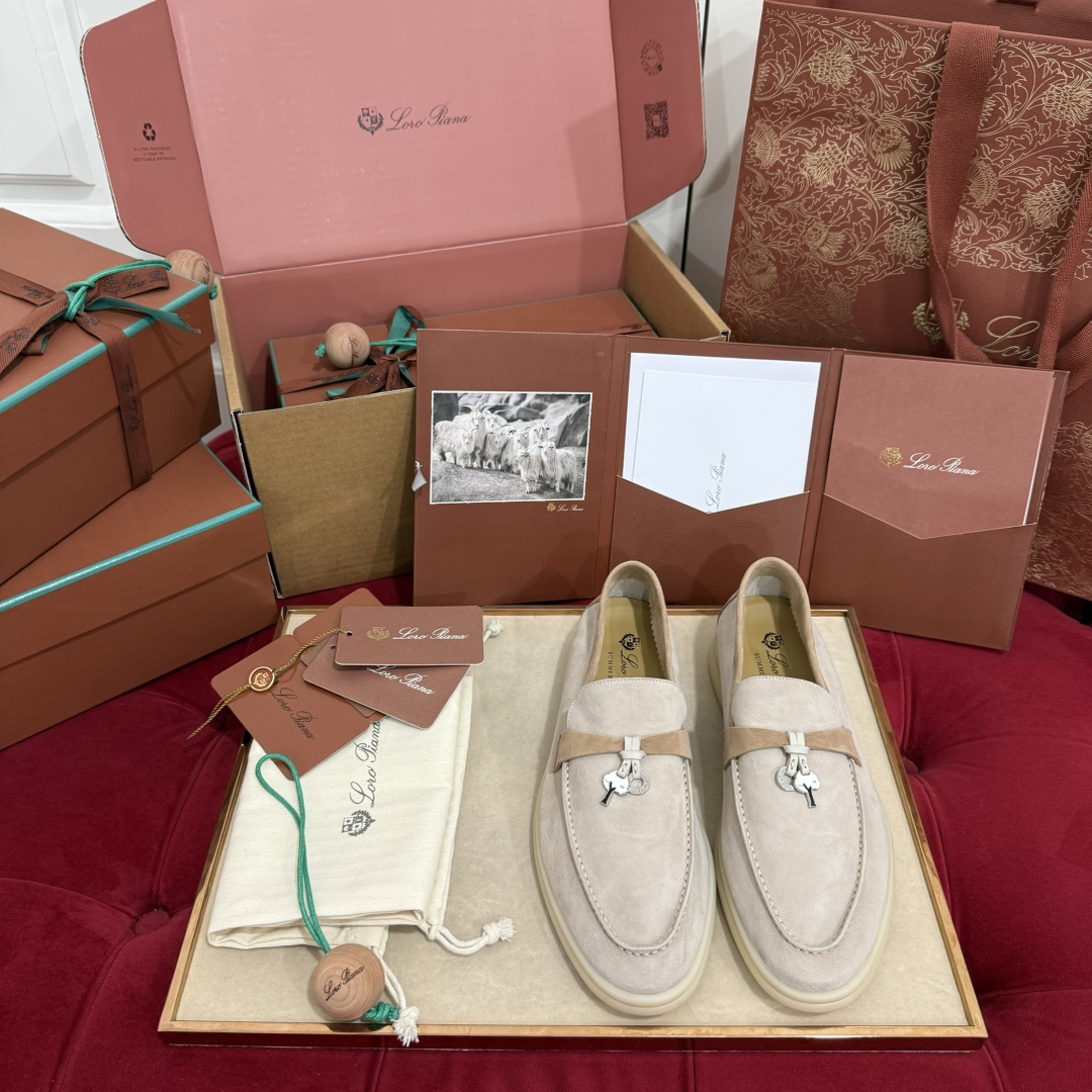 NO:237603,The popular Italian top cashmere brand in Dongguan is low-key, luxurious, soft, and solid color and simple design style. The more unintentional it is, the more you want to think about it. Fashion, simple and versatile. The shoe shape is super charm, the soft and comfortable leather is extremely high. Upper: imported texture is very soft deer leather, cowhide footbed. Sole material: ZP open-grinding light-colored rubber non-slip sole. Size35-36-37-38-39 (40 41 42 43 customized 4.5 days customization without return or exchange), casual shoes/sports shoes, loro piga, sneakers, cowhide19860909莞产Loro Piana爆款意大利顶级羊绒品牌低调奢华柔软一贯纯色简约的设计风格,越不经意才越有令人想要琢磨的味道~时尚简约百搭 鞋型韵味超赞,皮质柔软舒适度极高 鞋面:采用进口质感非常柔软鹿皮,牛皮垫脚 底材:ZP开磨浅色橡胶防滑大底 Size35-36-37-38-39（40 41 42 43定做4.5天定制不退换）,休闲鞋/运动鞋,loro piana,sneakers,cowhide,Women's Shoes