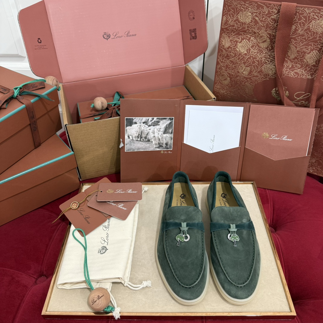 NO:237591,The popular Italian top cashmere brand in Dongguan is low-key, luxurious, soft, and consistently pure color and simple design style. The more unintentional it is, the more you want to think about it. Fashion, simple and versatile. The shoe shape is super charm, the soft and comfortable leather is extremely high. Upper: imported texture is very soft deer leather, cowhide footbed. Sole material: ZP open-grinding light-colored rubber non-slip sole. Size35-36-37-38-39 (40 41 42 43 customized 4.5 days custom-made, no return or exchange), fisherman's shoes, loro pigeana, espadrilles, cowhide19860909莞产Loro Piana爆款意大利顶级羊绒品牌低调奢华柔软一贯纯色简约的设计风格,越不经意才越有令人想要琢磨的味道~时尚简约百搭 鞋型韵味超赞,皮质柔软舒适度极高 鞋面:采用进口质感非常柔软鹿皮,牛皮垫脚 底材:ZP开磨浅色橡胶防滑大底 Size35-36-37-38-39（40 41 42 43定做4.5天定制不退换）,渔夫鞋,loro piana,espadrilles,cowhide,Women's Shoes