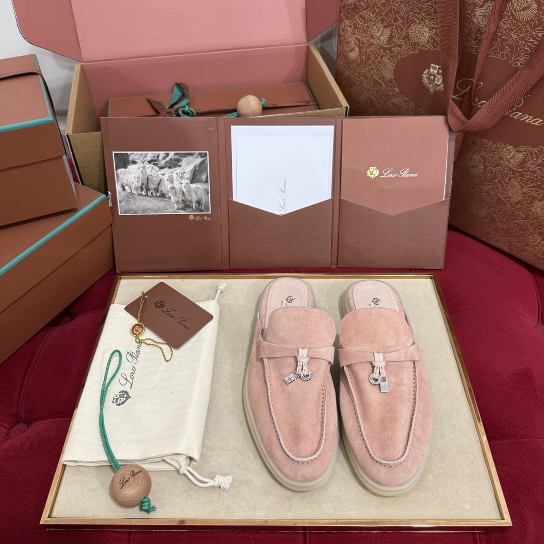 NO:237619,The popular Italian cashmere brand produced by Dongguan Loro Piana, low-key, luxurious, soft, consistently pure color and simple design style. The more unintentional it, the more you want to think about it, the more fashionable, simple and versatile the shoe shape is super charm, the soft and comfortable leather is extremely high. Upper: Upgraded Italian original leather Full color international color card Substrate: Z1 light-color rubber non-slip sole Size35-36-37-38-39 (40 41 42 43 Custom made 4.5 days without return or exchange), semi-torque, loro piga19860909莞产 Loro Piana爆款意大利顶级羊绒品牌,低调奢华柔软一贯纯色简约的设计风格,越不经意才越有令人想要琢磨的味道,时尚简约百搭 鞋型韵味超赞,皮质柔软舒适度极高 鞋面:升级意大利原厂皮 全色国际色卡 底材:Z1开磨浅色橡胶防滑大底 Size35-36-37-38-39（40 41 42 43定做4.5天定制不退换）,半拖,loro piana,Women's Shoes