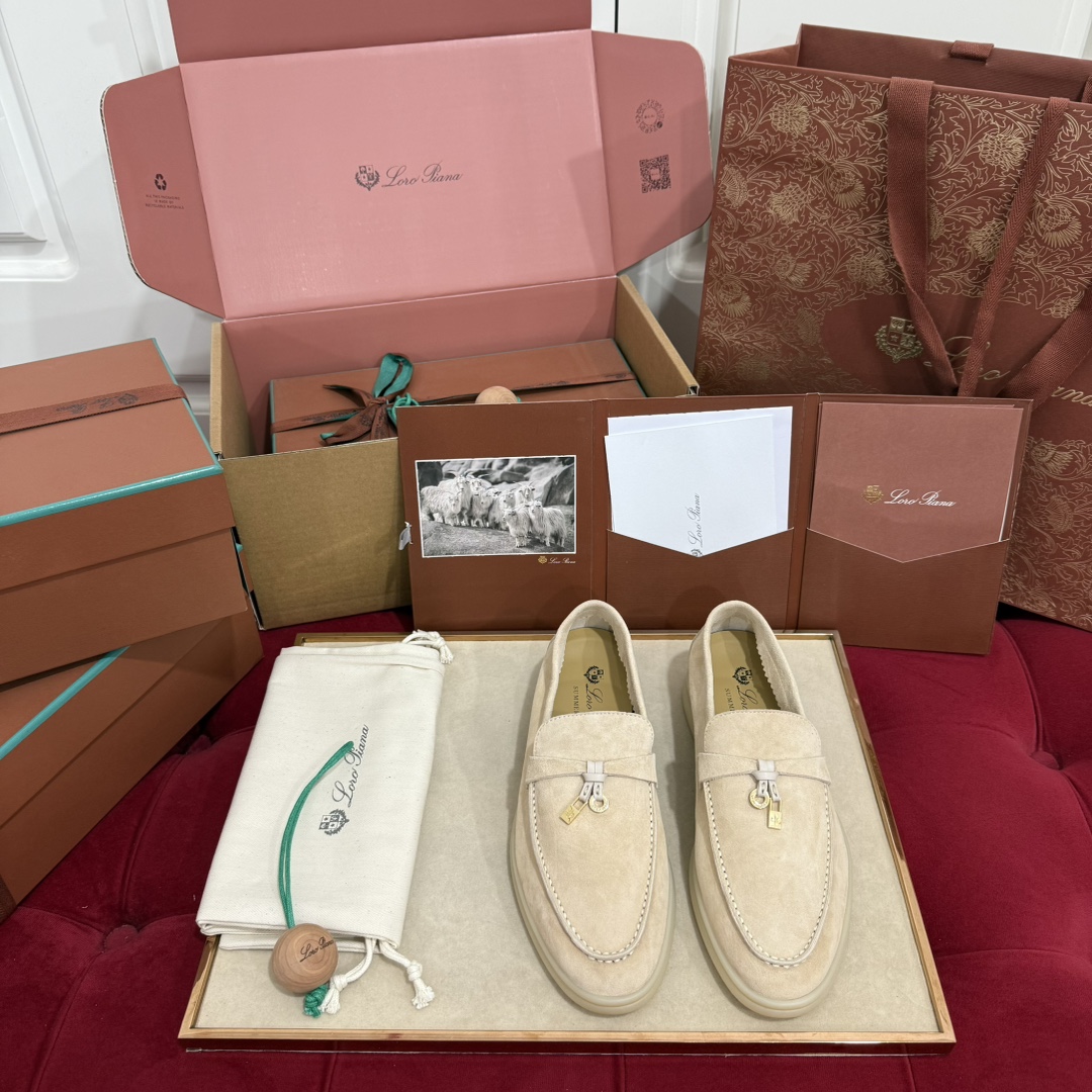 NO:264885,The popular Italian top cashmere brand in Dongguan is low-key, luxurious, soft, and consistently pure color and simple design style. The more unintentional it is, the more you want to think about it. Fashion, simple and versatile. The shoe shape is super charm, the soft and comfortable leather is extremely high. Upper: imported texture is very soft deer leather, cowhide. Sole material: ZP open-grinding light-colored rubber non-slip sole. Size35-39 (40 41 42 43 customized for 4.5 days without return or exchange), loafers, loro piga, loafers, cowhide19860909莞产Loro Piana爆款意大利顶级羊绒品牌低调奢华柔软一贯纯色简约的设计风格,越不经意才越有令人想要琢磨的味道~时尚简约百搭 鞋型韵味超赞,皮质柔软舒适度极高 鞋面:采用进口质感非常柔软鹿皮,牛皮垫脚 底材:ZP开磨浅色橡胶防滑大底 Size35-39（40 41 42 43定做4.5天定制不退换）,乐福鞋,loro piana,loafers,cowhide,Women's Shoes