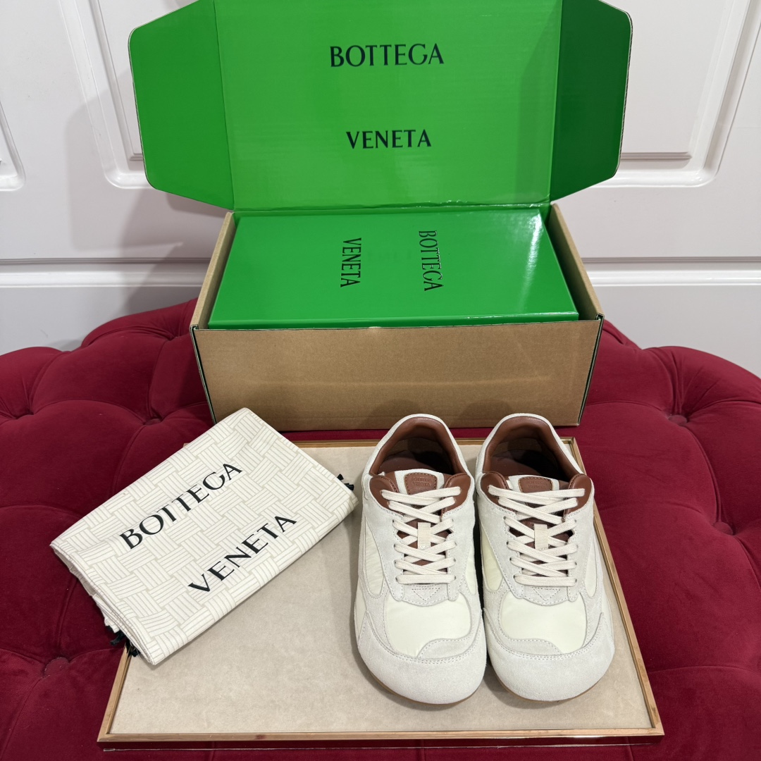 NO:404637,With airplane box, the new Orbit Flash on BV is 25Summer's Orbit Flash. The entire shoe is inspired by retro ballet sneakers. It is super comfortable and easy to wear!  Light and agile couple size 35-44, casual shoes/sports shoes, bottega veneta, sneakers19860909配飞机盒 BV新上的Orbit Flash 是25Summer的Orbit Flash 呀 整个鞋型以复古芭蕾运动鞋为灵感 超级舒服超级好穿！ 轻盈灵动 情侣size 35-44,休闲鞋/运动鞋,bottega veneta,sneakers,Women's Shoes