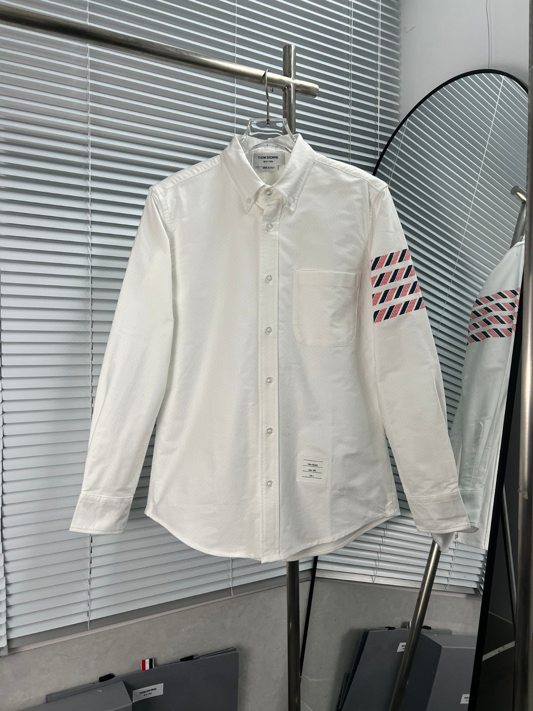 Camisa de manga larga de sarga con cuatro rayas de THOM BROWNE, 23SS multicolor con rayas azules, blancas, rojas y gris…