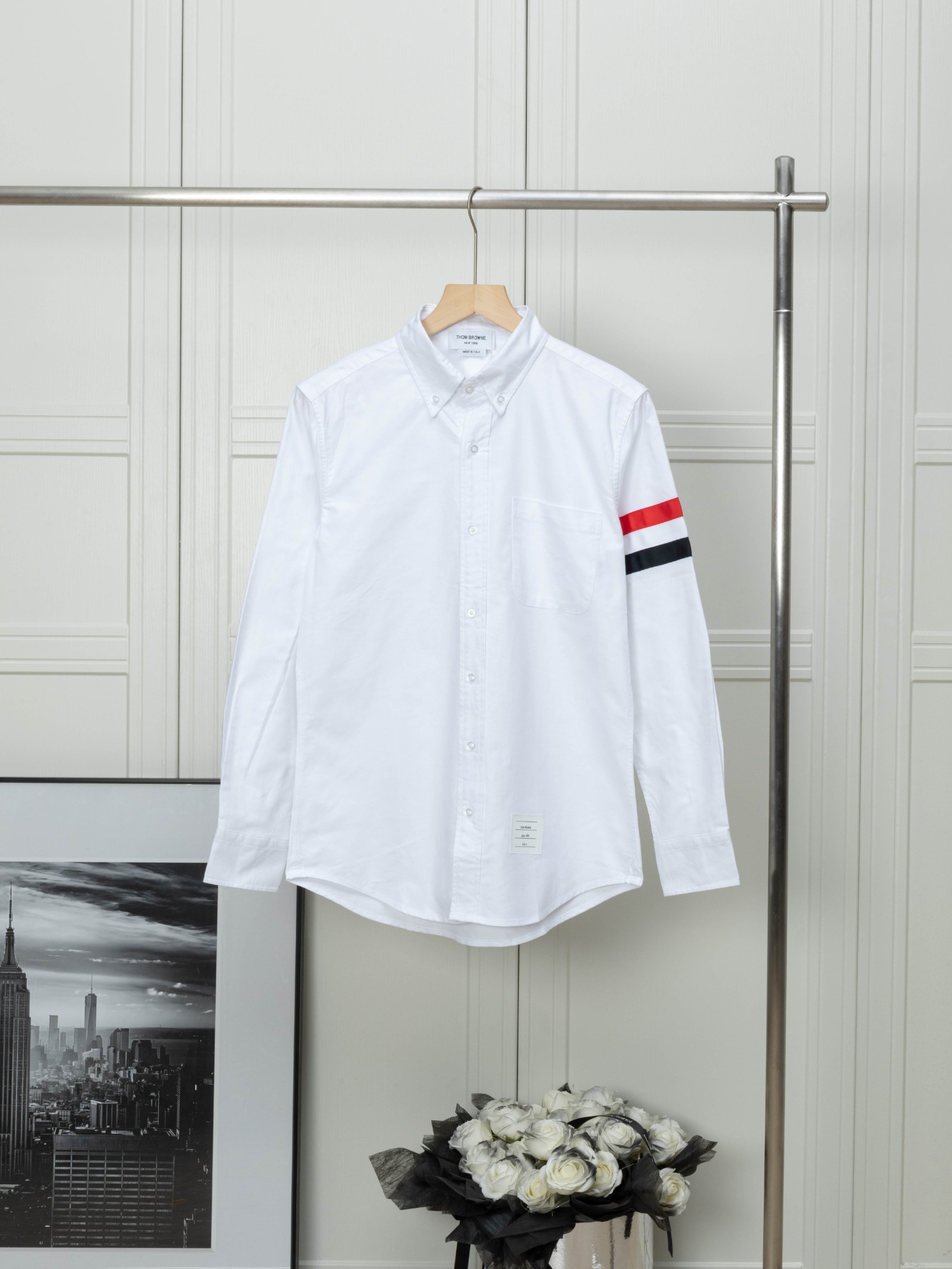 THOM BROWNE camisa de manga larga de una sola manga con rayas rojas y negras, un clásico simple pero no sencillo, confe…