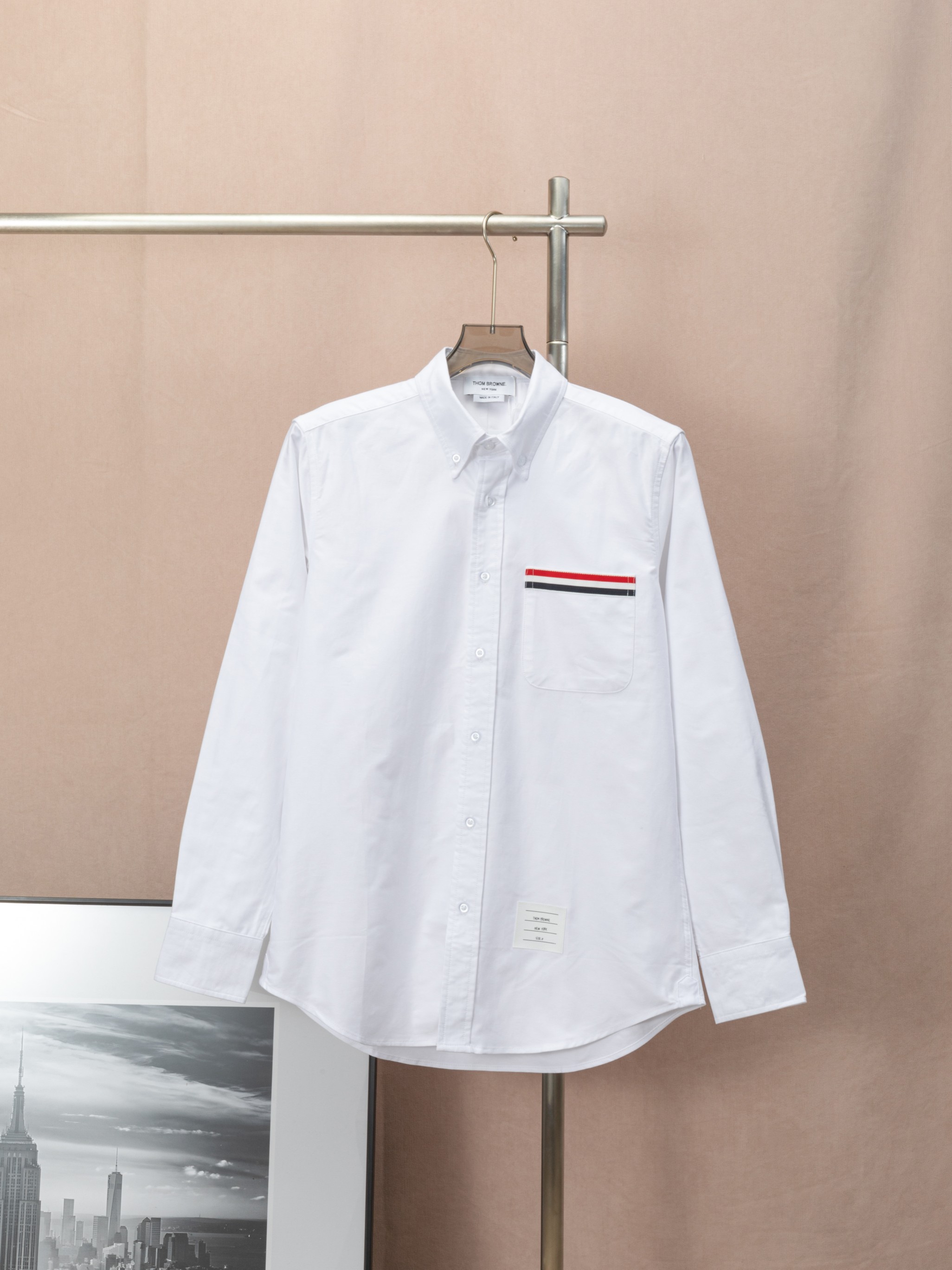 Camisa de manga larga THOM BROWNE clásica con cinta tejida roja, blanca y azul en el bolsillo, tela oxford personalizad…