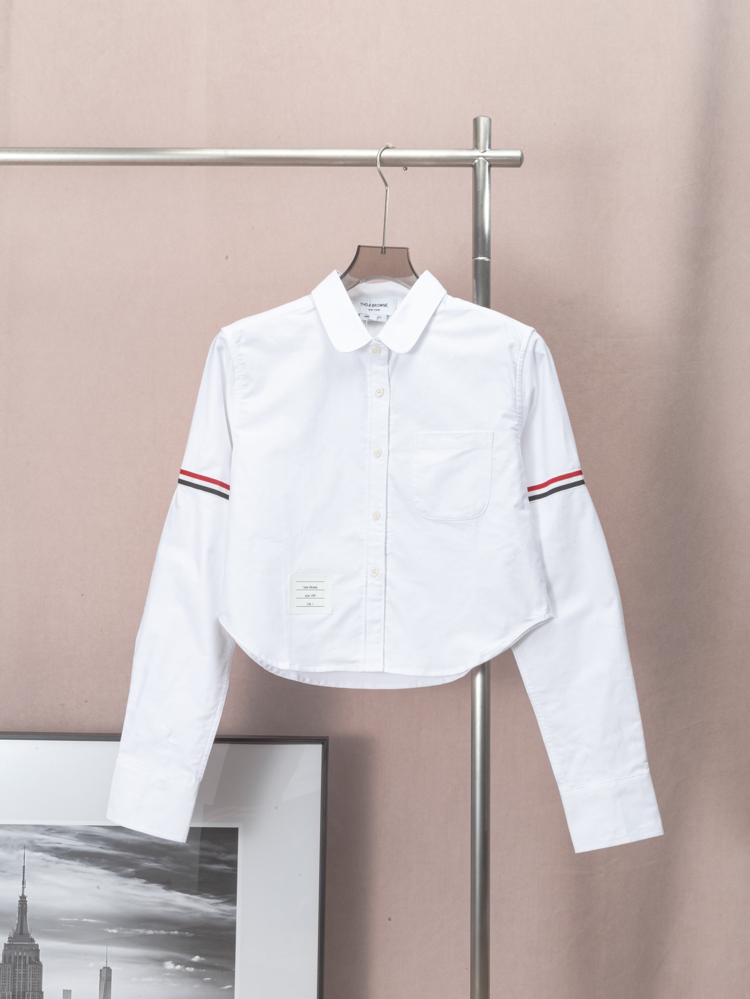 THOM BROWNE collegiate style double sleeve tape slimming short white cotton-linen shirt 𝐃𝐞𝐭𝐚𝐢𝐥 description: Briti…
