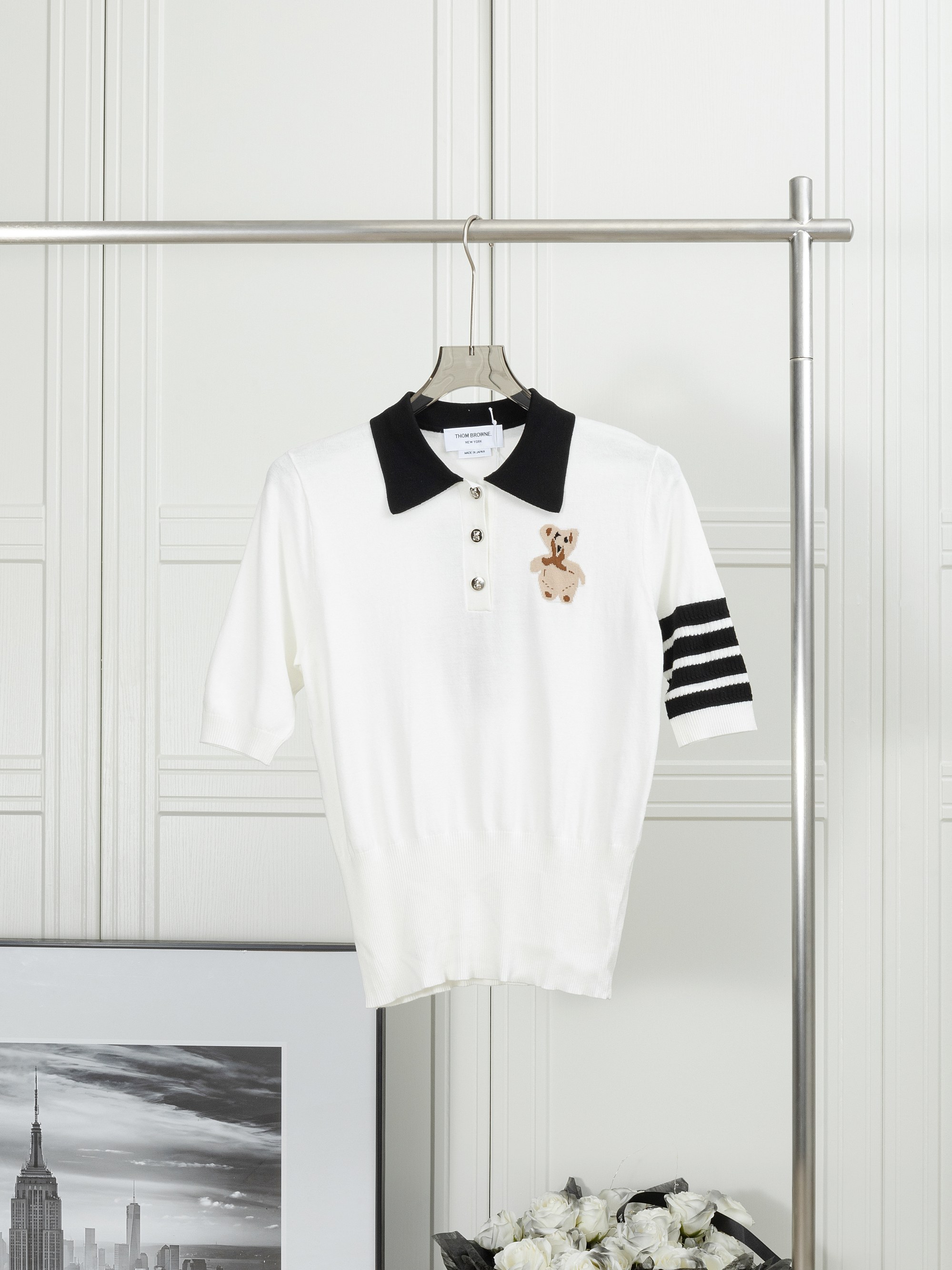 𝑻𝒉𝒐𝒎 𝑩𝒓𝒐𝒘𝒏𝒆 (原单狠货 最高版本) Thom Browne: 小熊针织POLO（女款） 1:1 原版针织面料 辅料 颜色：白色 藏青色 尺码：012 码