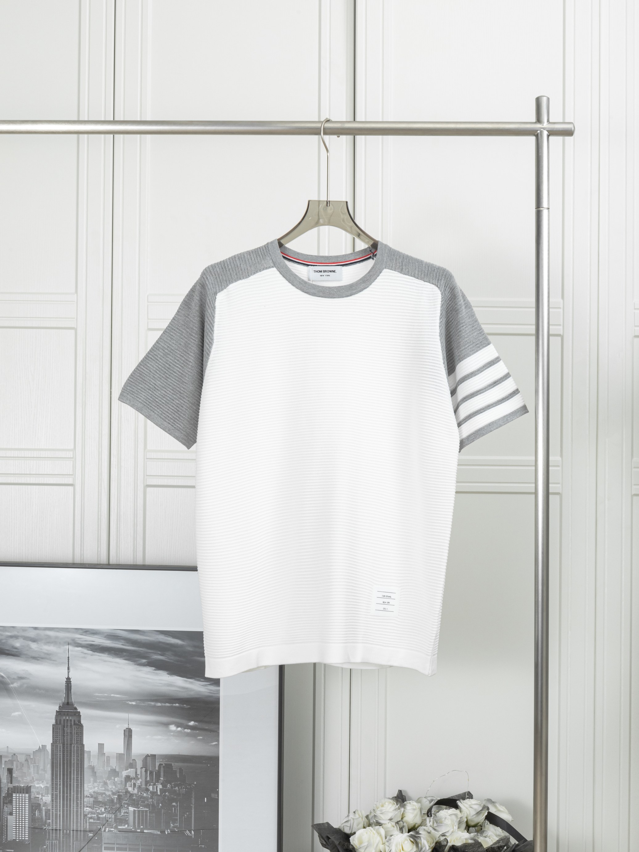 𝑻𝒉𝒐𝒎 𝑩𝒓𝒐𝒘𝒏𝒆 Camiseta de manga corta de punto de cuatro rayas en colores combinados, 𝑻𝒉𝒐𝒎 𝑩𝒓𝒐𝒘𝒏𝒆 Tom…