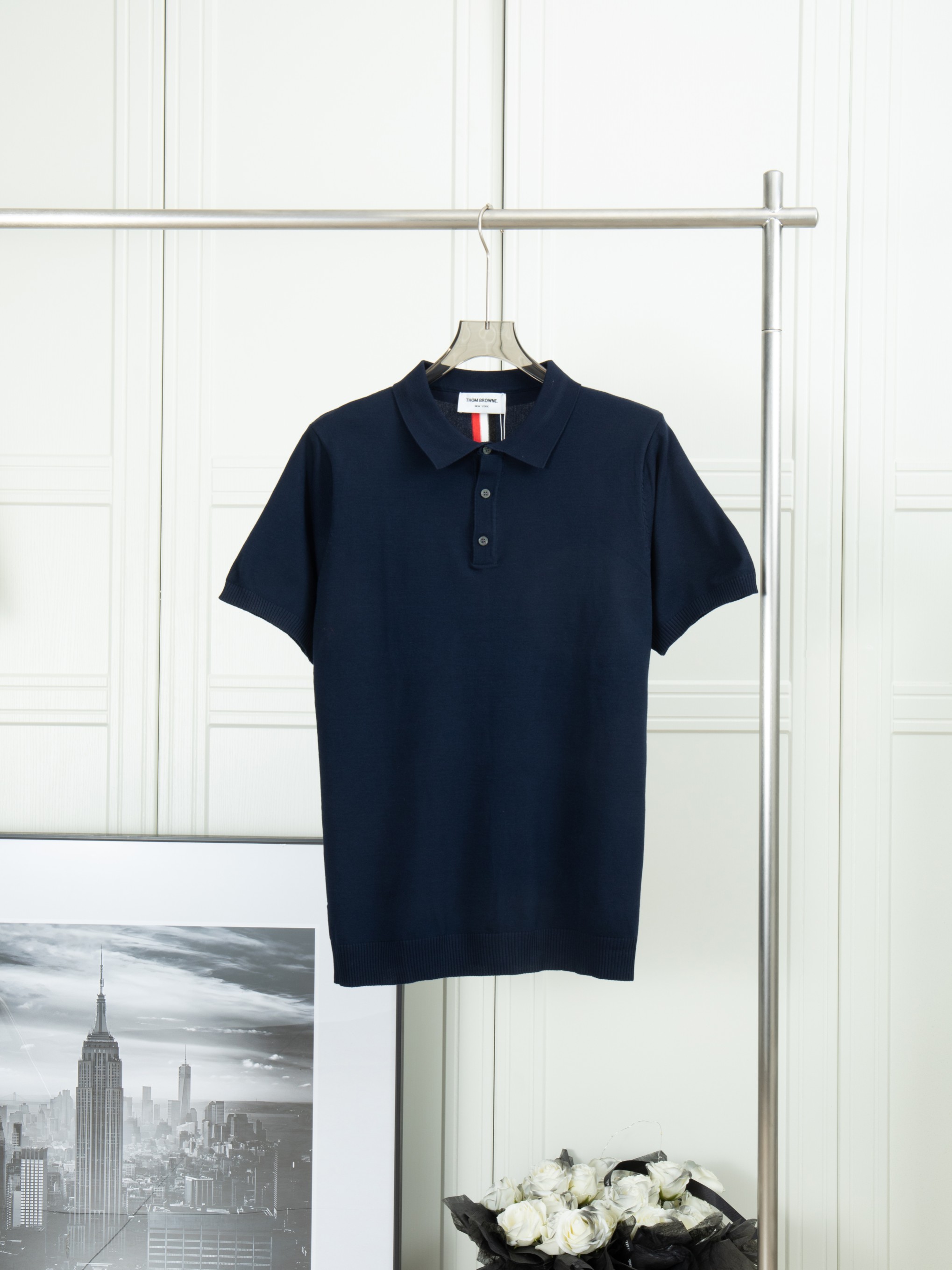 𝑻𝒉𝒐𝒎 𝑩𝒓𝒐𝒘𝒏𝒆 Polo de manga corta de punto con espalda roja, blanca y azul, 𝑻𝒉𝒐𝒎 𝑩𝒓𝒐𝒘𝒏𝒆 Tom Brown 25s…