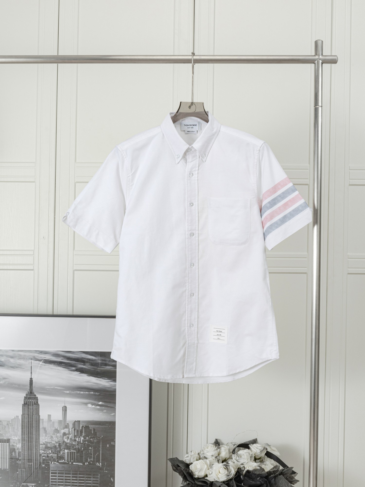 𝑻𝒉𝒐𝒎 𝑩𝒓𝒐𝒘𝒏𝒆 🇳🇱 Nueva camisa clásica de manga corta con cuatro barras rojas y azules, THOM BROWNE, Tom Brown…