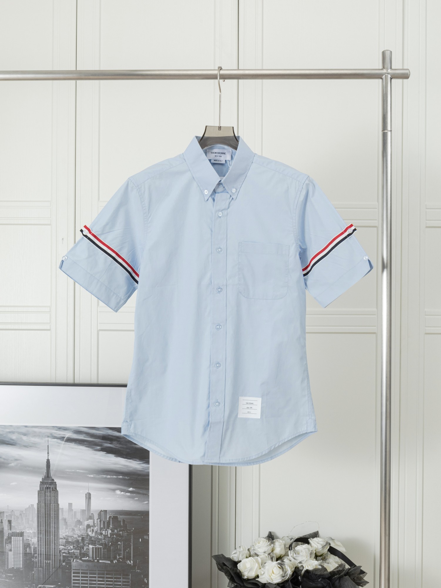 𝑻𝒉𝒐𝒎 𝑩𝒓𝒐𝒘𝒏𝒆 🇳🇱 Camisa de manga corta de popelina con doble etiqueta en la manga, Tom Browne, camisa de pope…