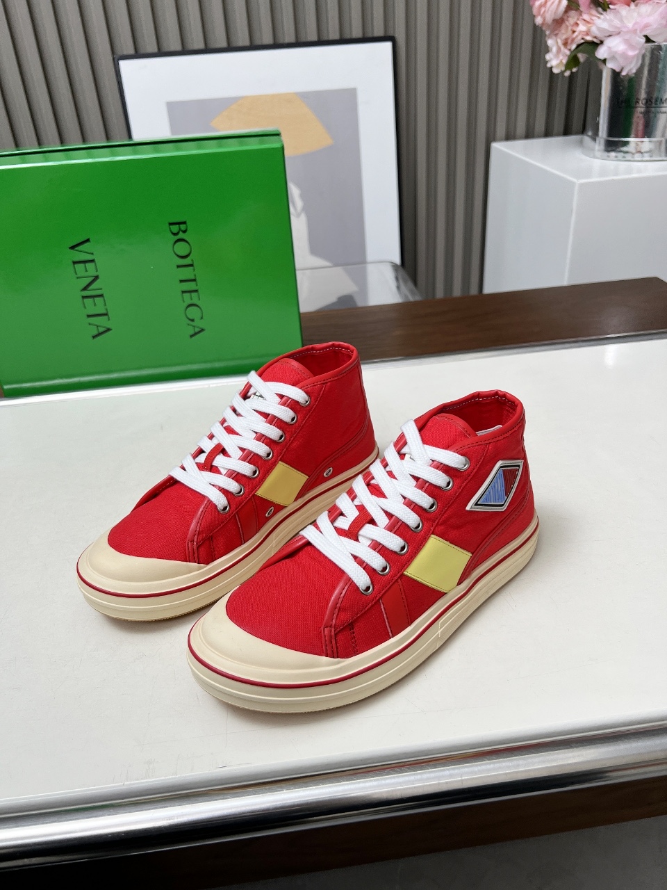 NO:231359,High-top low-top material imported canvas   cowhide foot pad material sheepskin color green, black, red, white Size 35-40 Rubber outsole XD, casual shoes/sports shoes, sneakers, cowhide, sheepskin19860909高帮低帮面材质进口帆布 牛皮 垫脚材质羊皮 颜色绿.黑.红.白 码数35-40 橡胶大底XD,休闲鞋/运动鞋,sneakers,cowhide,sheepskin,Women's Shoes