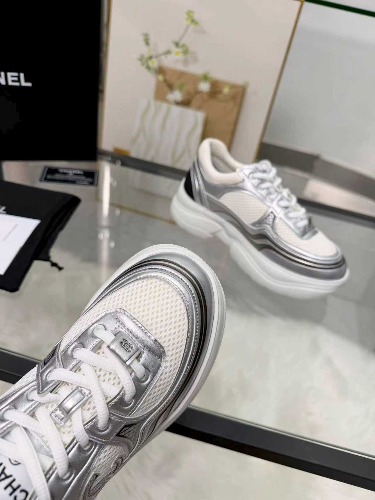 NO:589944,Actual price without concessions - Chanel bread shoes ~ Original calfskin panda shoes Chanel 25C Latest hot style Panda Black and White Sports shoes Casual sneakers Xiaoxiang Hot item Classic black and white Panda color coco girls must make a deposit Fabric: Original customized mixed sheepskin Lining: Original imported breathable mesh Outsole: Original molded rubber + TPU combination Size: Women's 35-41 Buy now  Buy now,,chanel,chanel,sneakers,cowhide,sheepskin19860909实价不让利--香奈儿面包鞋 ～原版小牛皮熊猫鞋 Chanel 香奈儿 25C 最新爆款 熊猫 黑白 运动鞋 休闲板鞋 小香 爆款单品 经典黑白 熊猫配色 coco女孩必要入款 面料: 原版定制混种羊皮 内里: 原版进口透气网里 大底: 原版开模橡胶+TPU组合 Size: 女款35-41 立即抢购 立即抢购,,chanel,chanel,sneakers,cowhide,sheepskin,Men's shoes