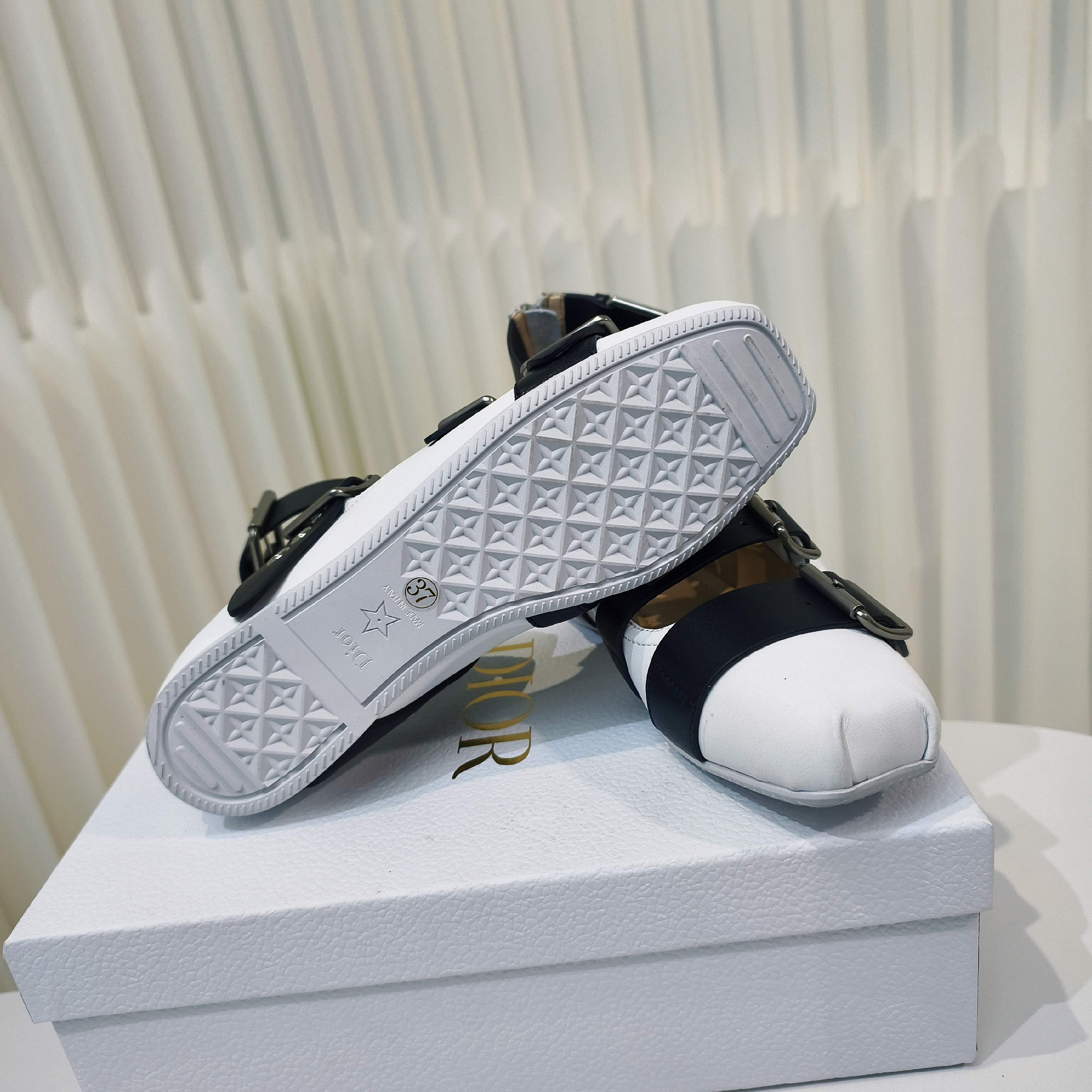 “2025 D Family Collection: Mary Jane’s 696 Monotonous Shoes – Classic, Stylish, and Comfortable Size 34-42 Yards” - 图片 9