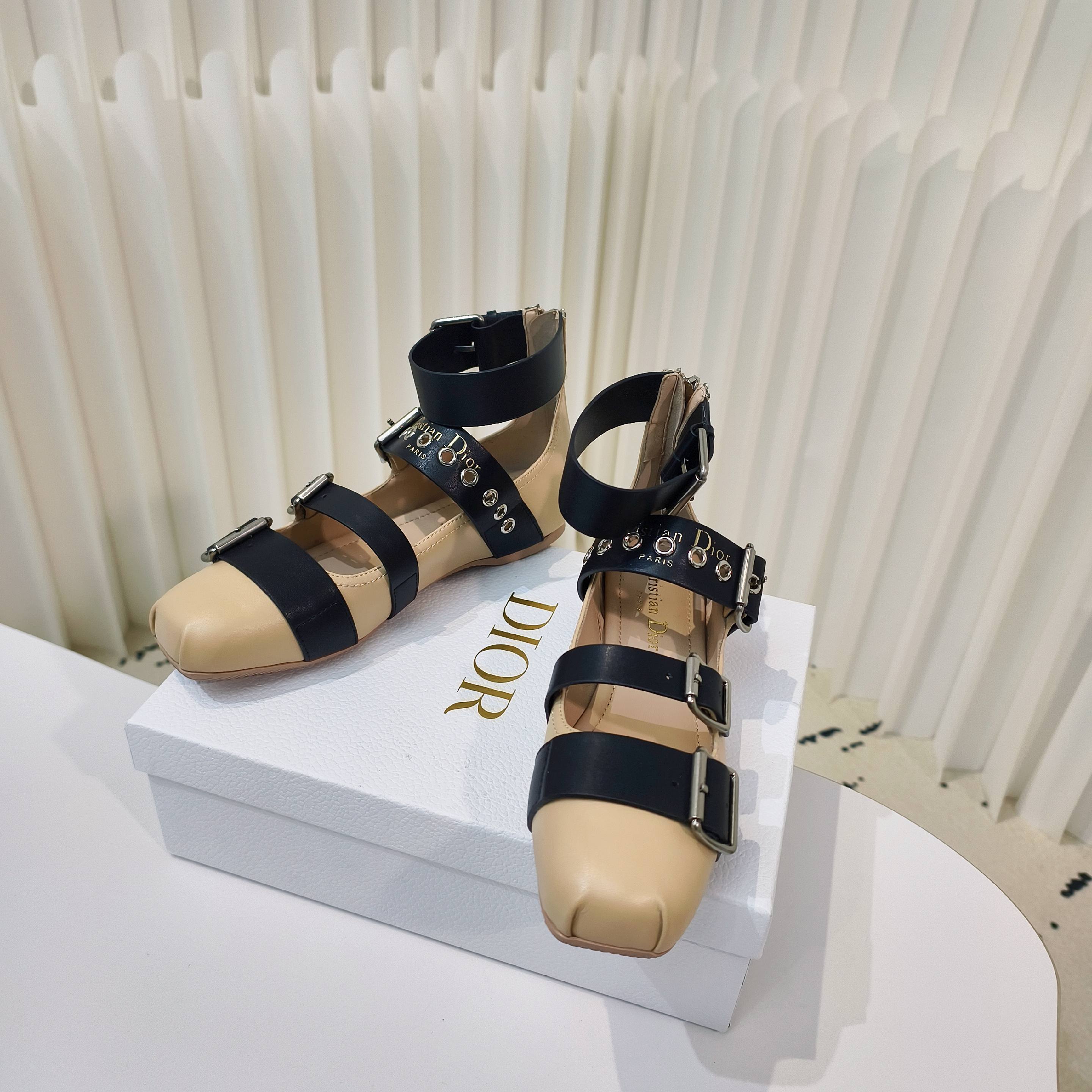 “2025 D Family Monotonous Shoes Collection: Classic, Stylish, Comfortable, and Versatile” - 图片 4