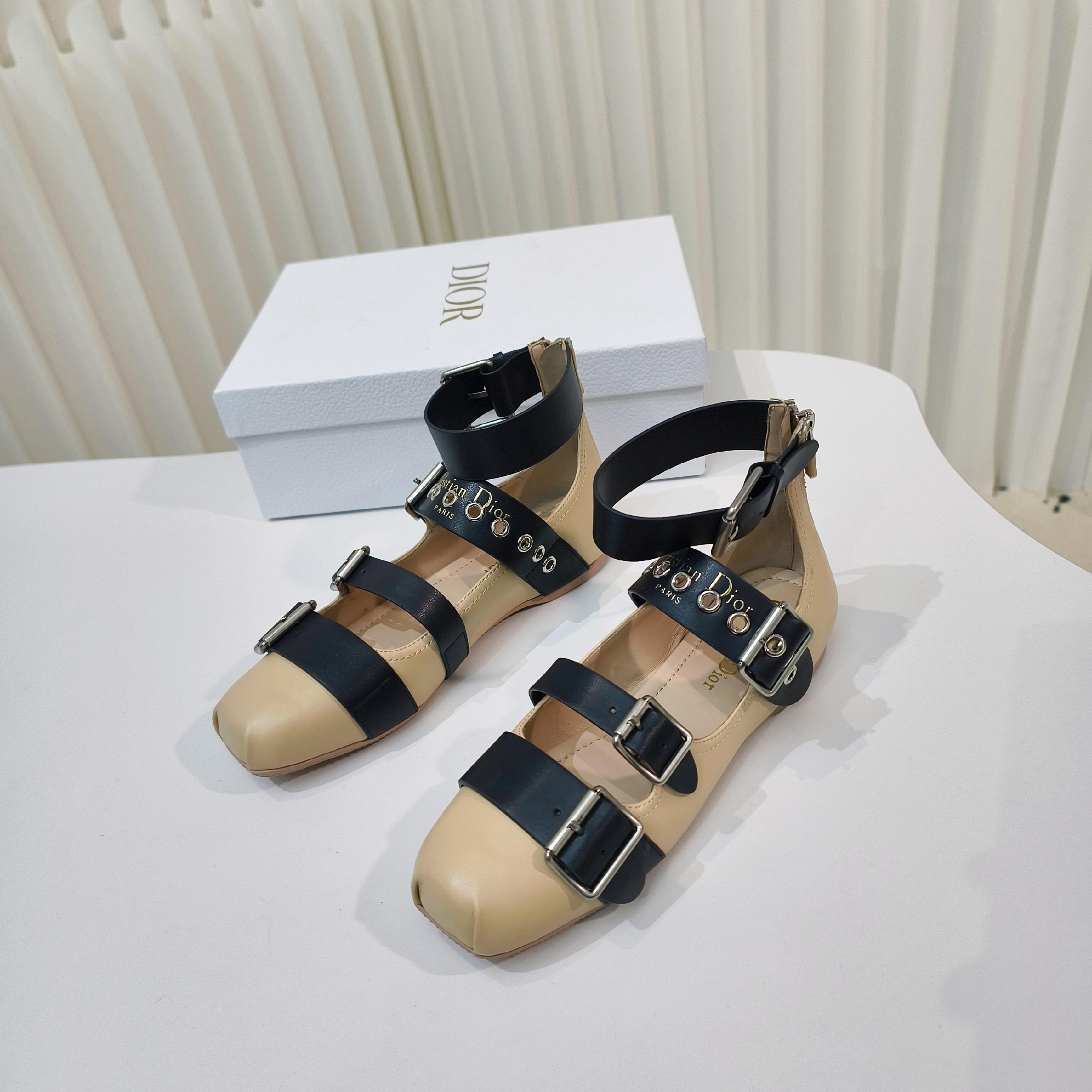 “2025 D Family Monotonous Shoes Collection: Classic, Stylish, Comfortable, and Versatile” - 图片 5