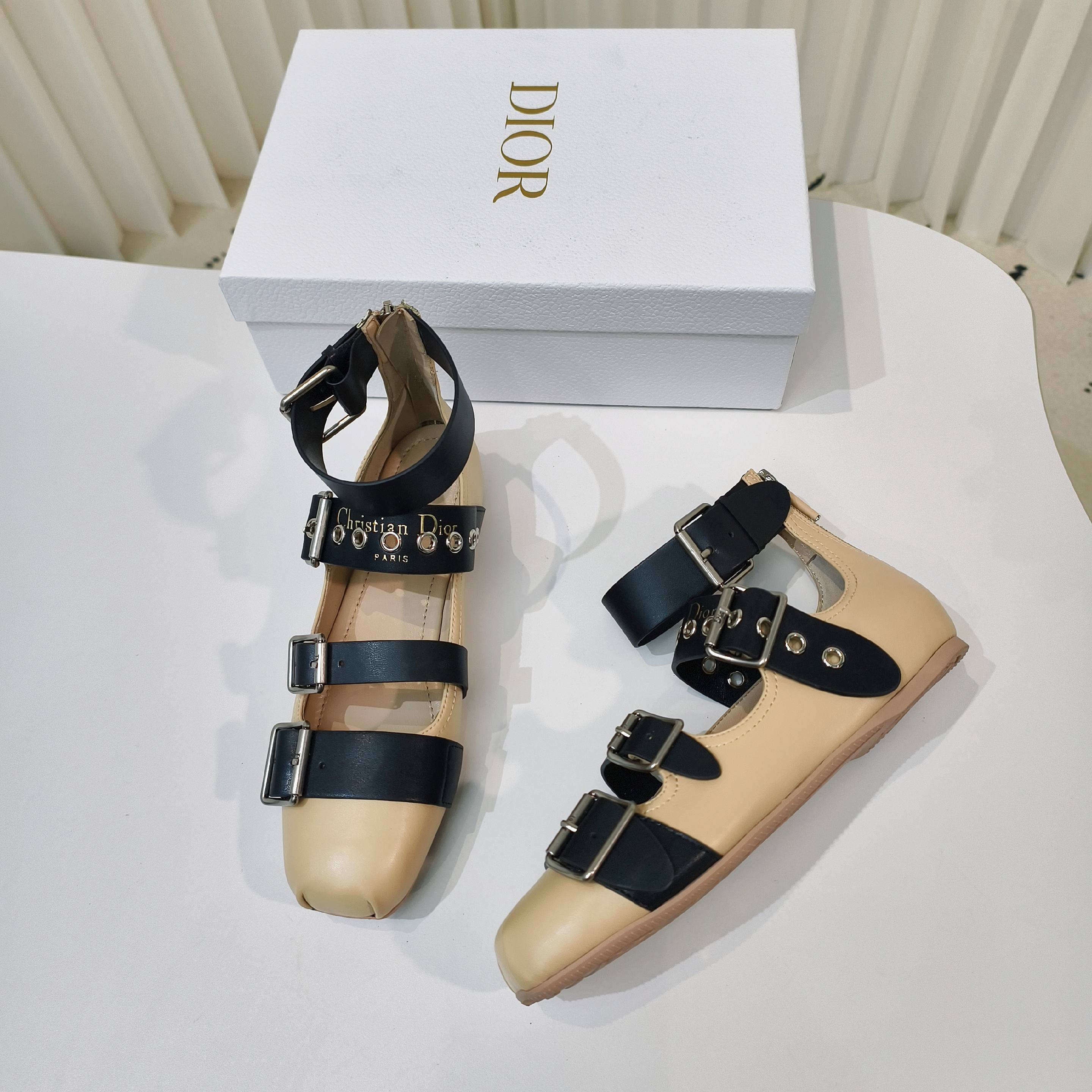 “2025 D Family Monotonous Shoes Collection: Classic, Stylish, Comfortable, and Versatile” - 图片 3
