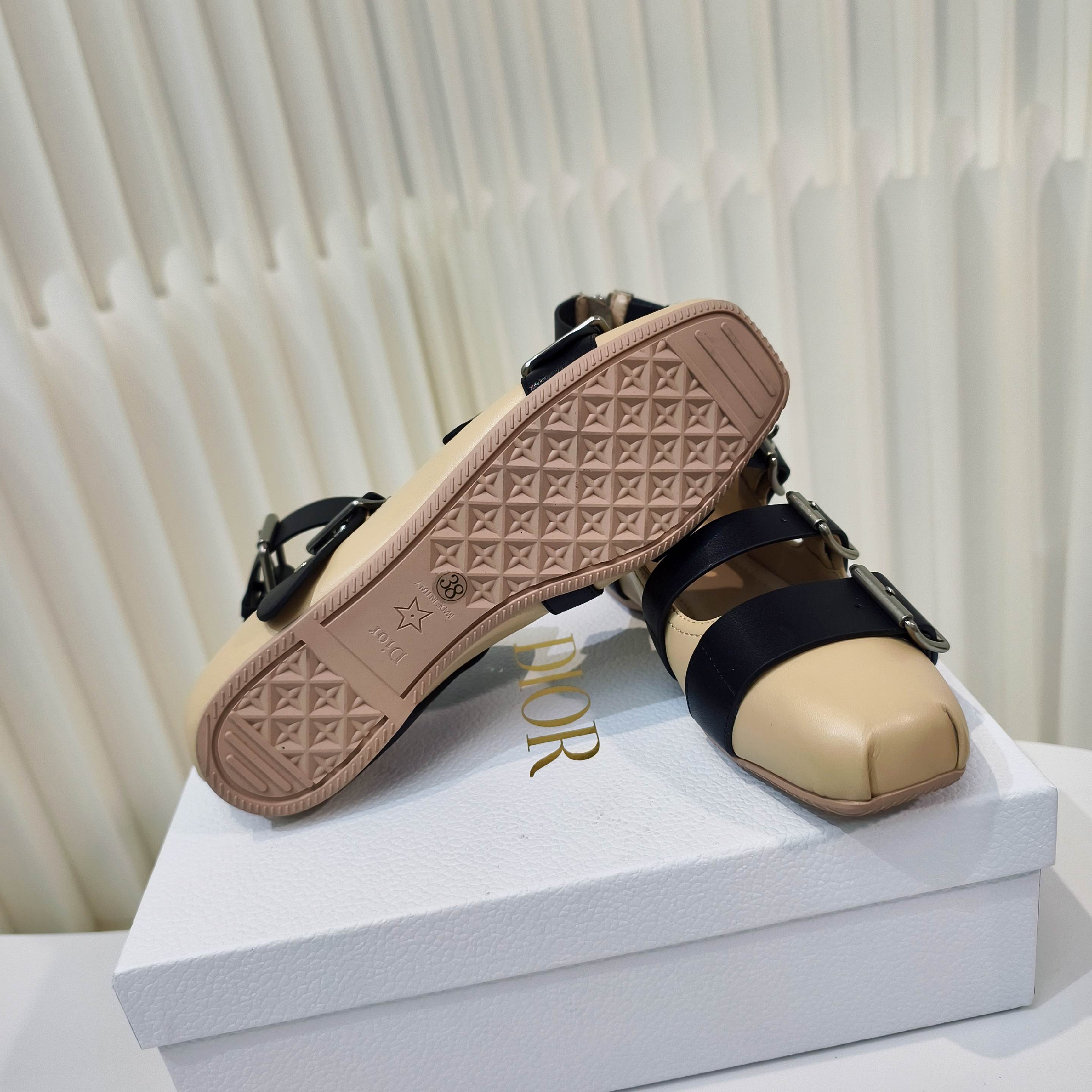 “2025 D Family Monotonous Shoes Collection: Classic, Stylish, Comfortable, and Versatile” - 图片 9