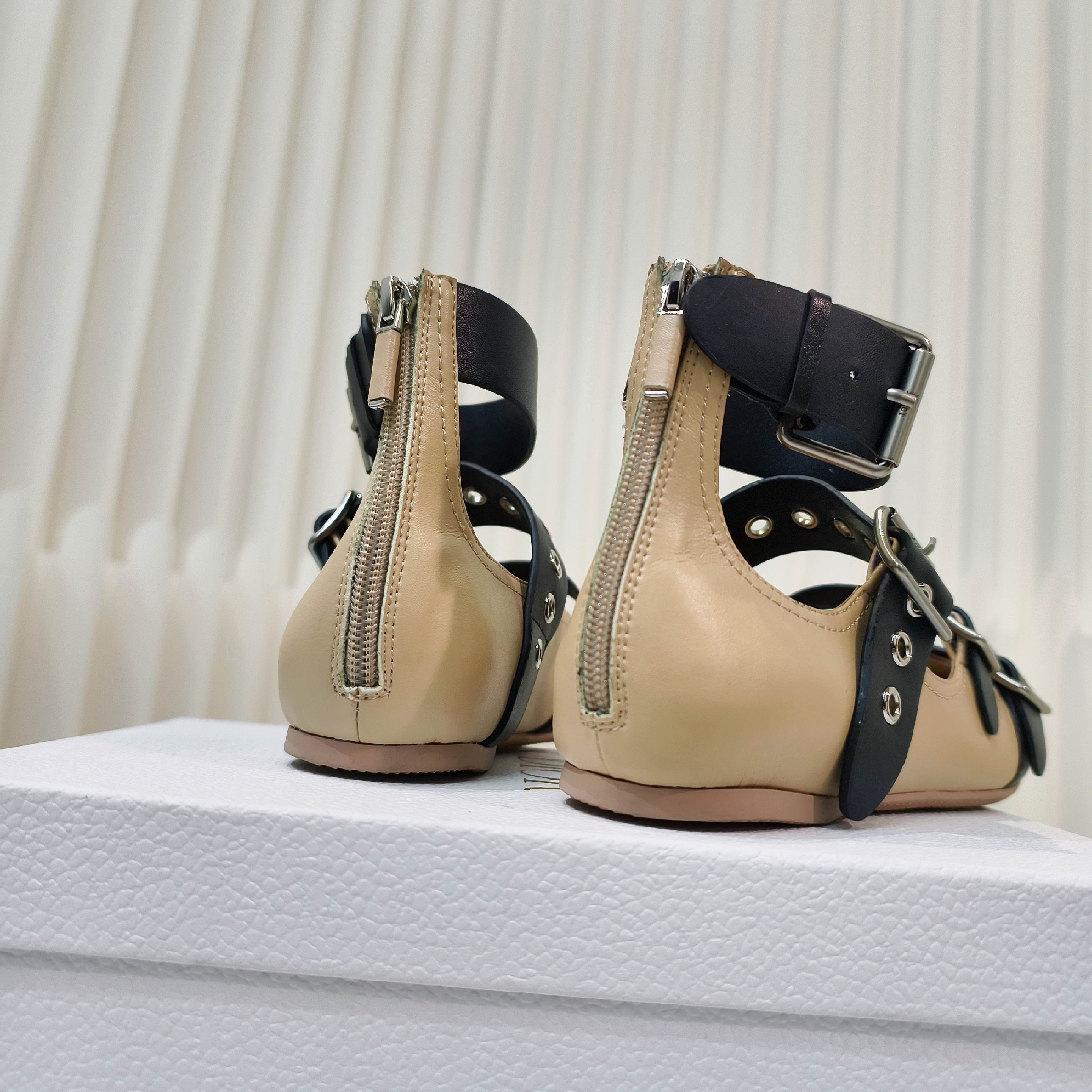 “2025 D Family Monotonous Shoes Collection: Classic, Stylish, Comfortable, and Versatile” - 图片 8