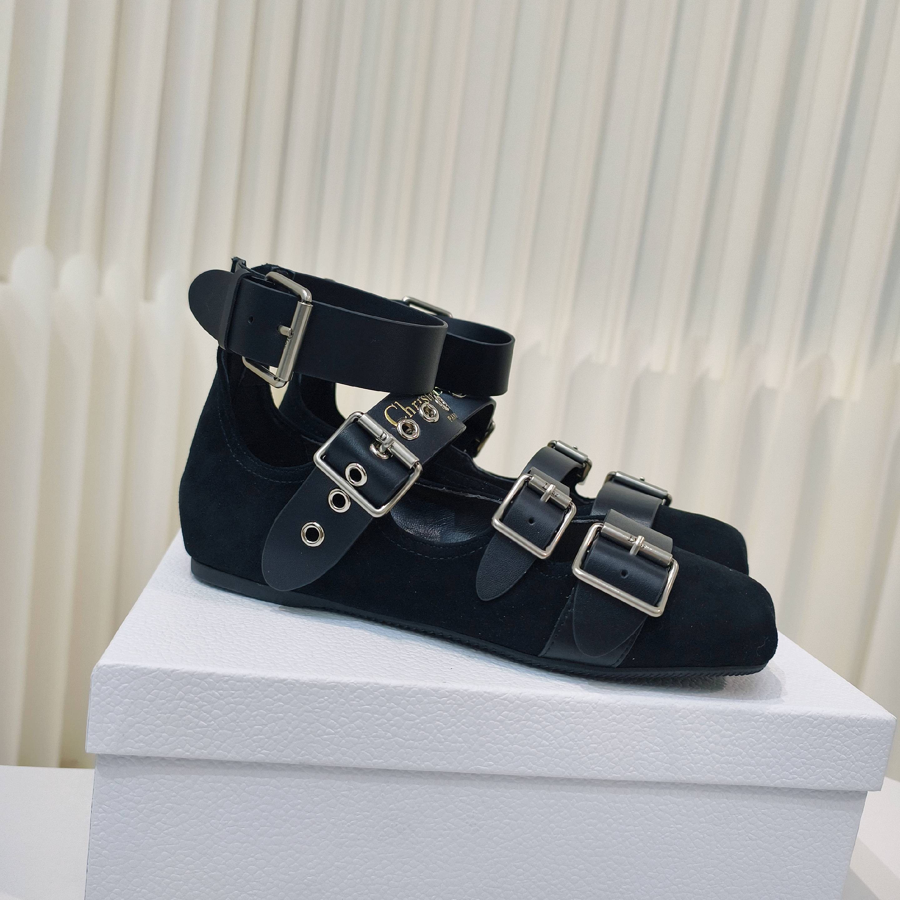 “2025 D Family Monotonous Shoes Collection: Classic, Stylish, Comfortable | Size 34-42”