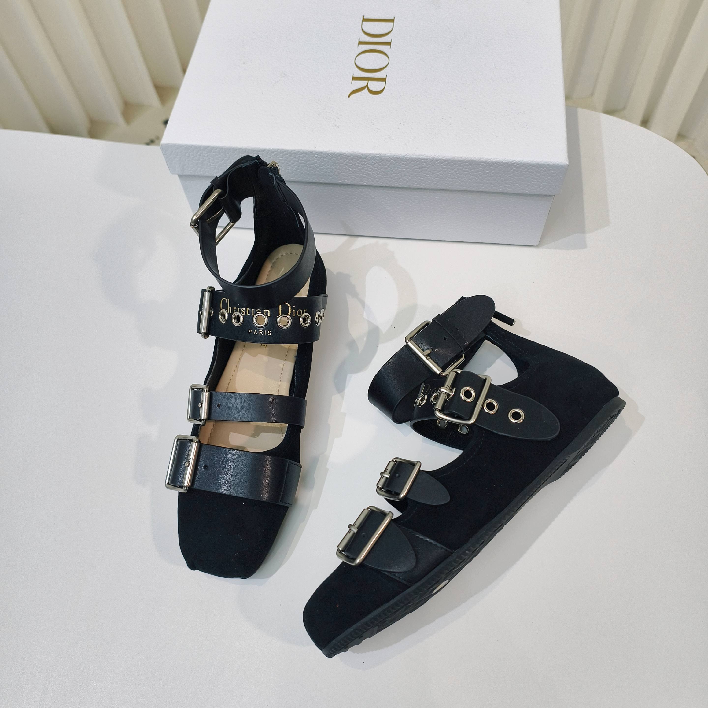 “2025 D Family Monotonous Shoes Collection: Classic, Stylish, Comfortable | Size 34-42” - 图片 3