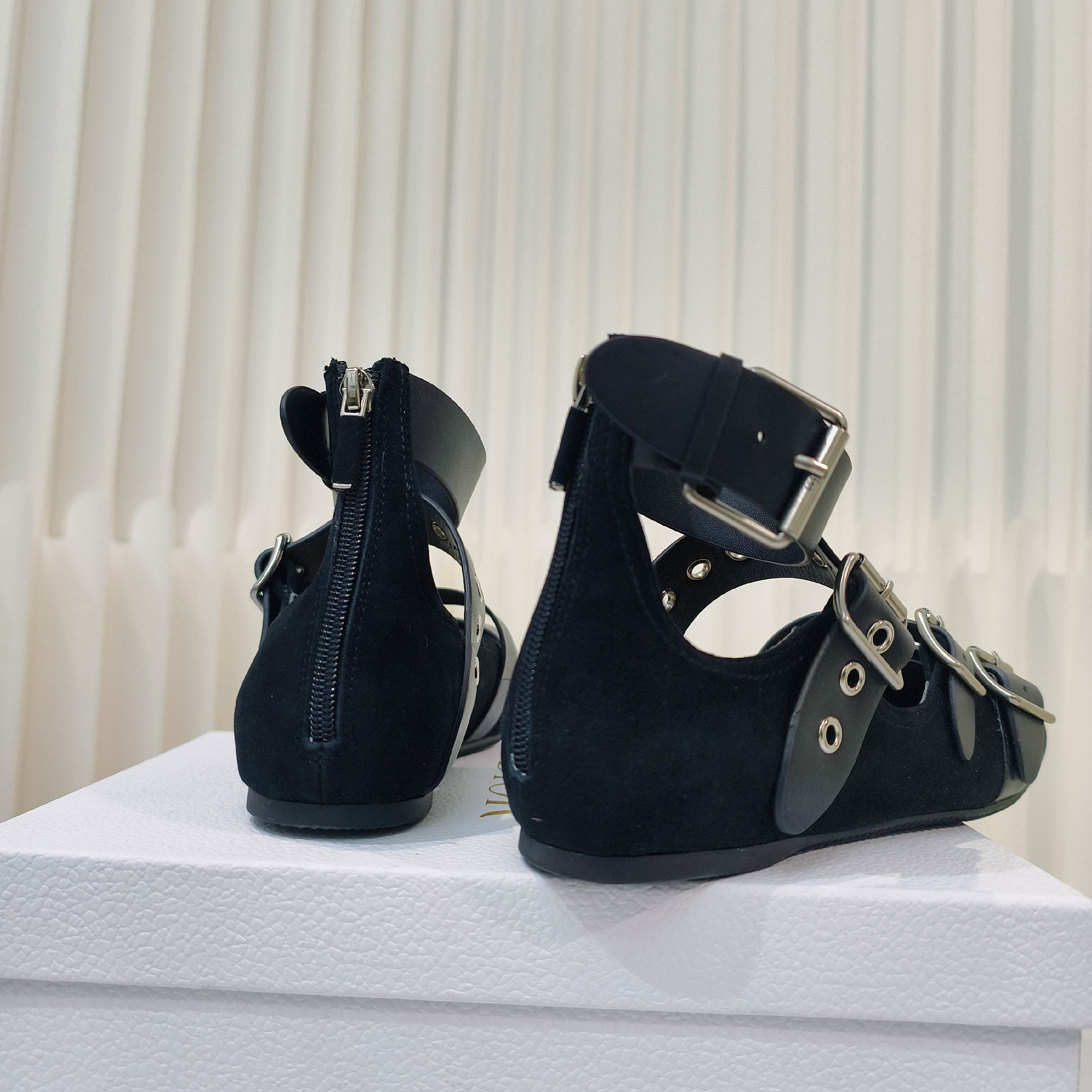 “2025 D Family Monotonous Shoes Collection: Classic, Stylish, Comfortable | Size 34-42” - 图片 8