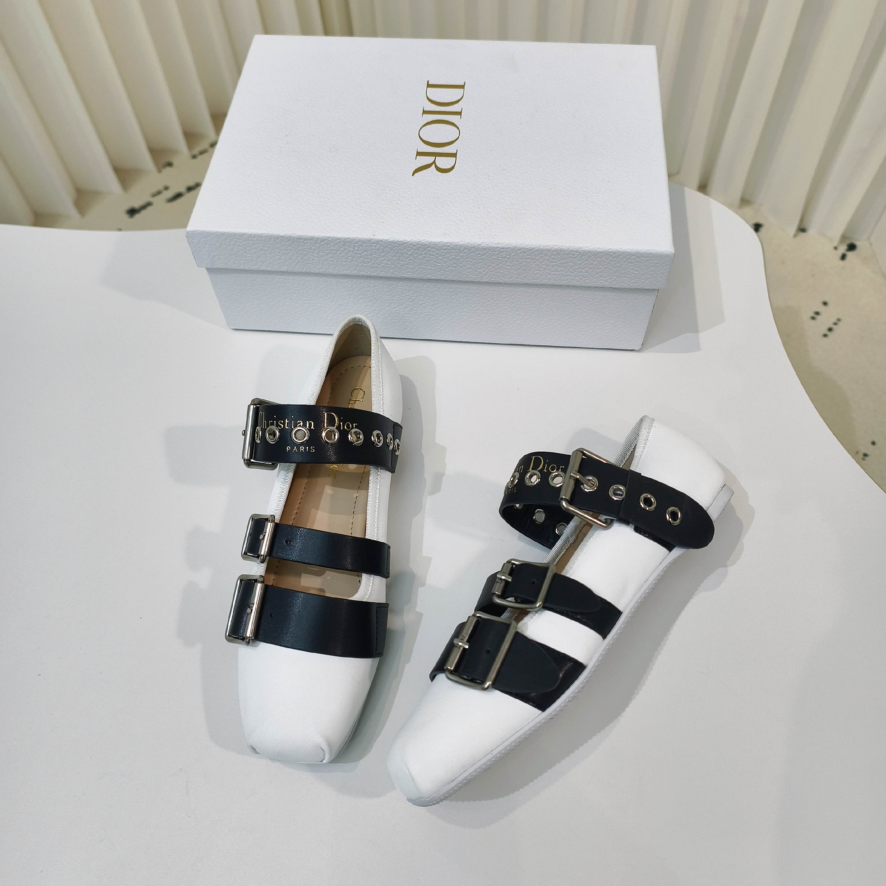 “2025 D Family Classic Stylish Sandals for Comfortable All-Day Wear – Size 34-42 Yards” - 图片 3