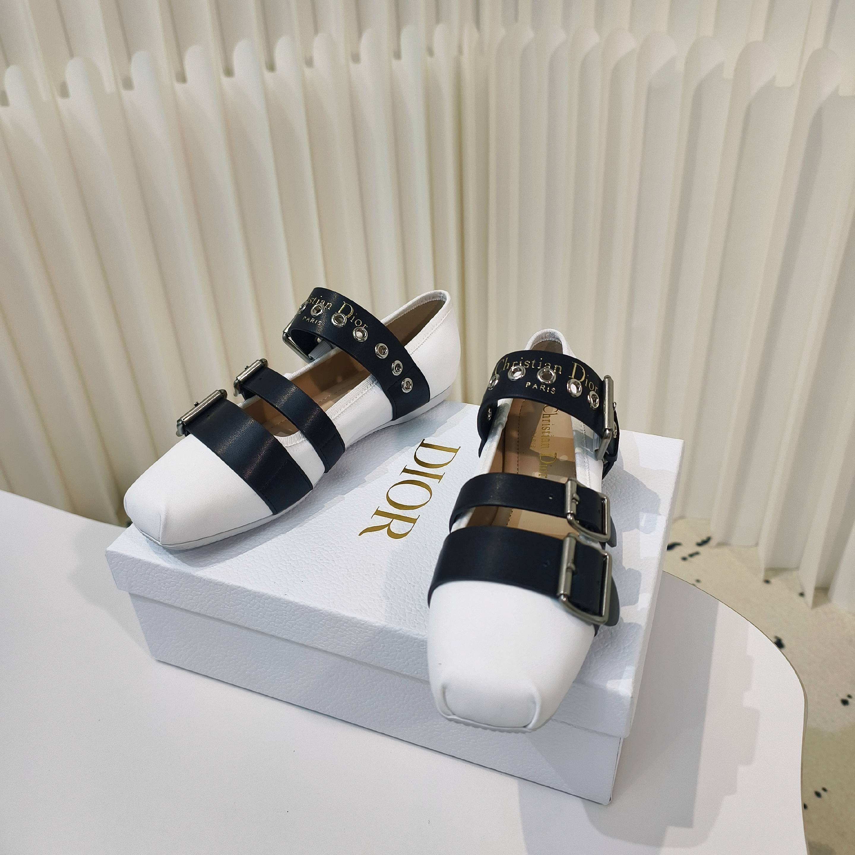 “2025 D Family Classic Stylish Sandals for Comfortable All-Day Wear – Size 34-42 Yards” - 图片 5