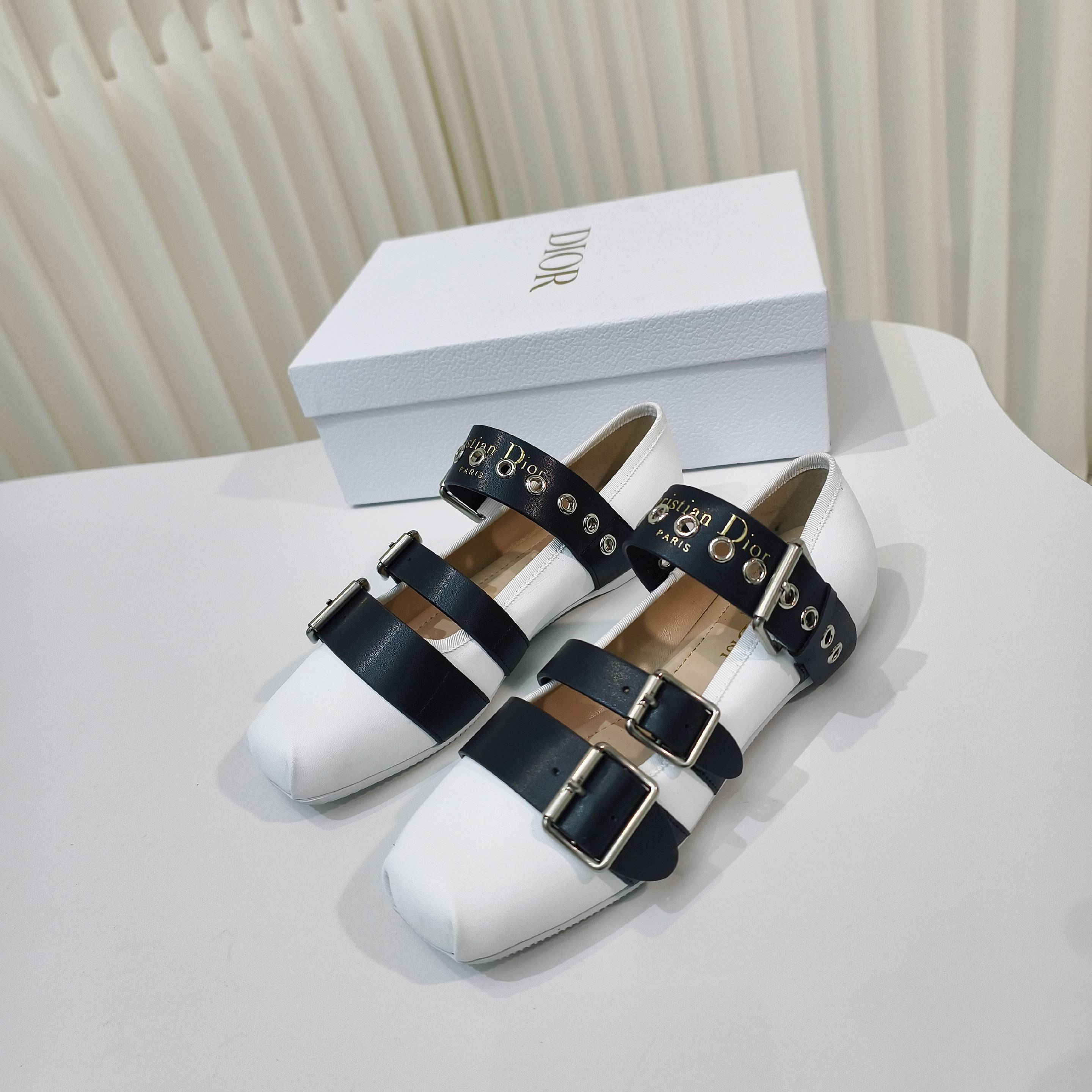 “2025 D Family Classic Stylish Sandals for Comfortable All-Day Wear – Size 34-42 Yards” - 图片 4