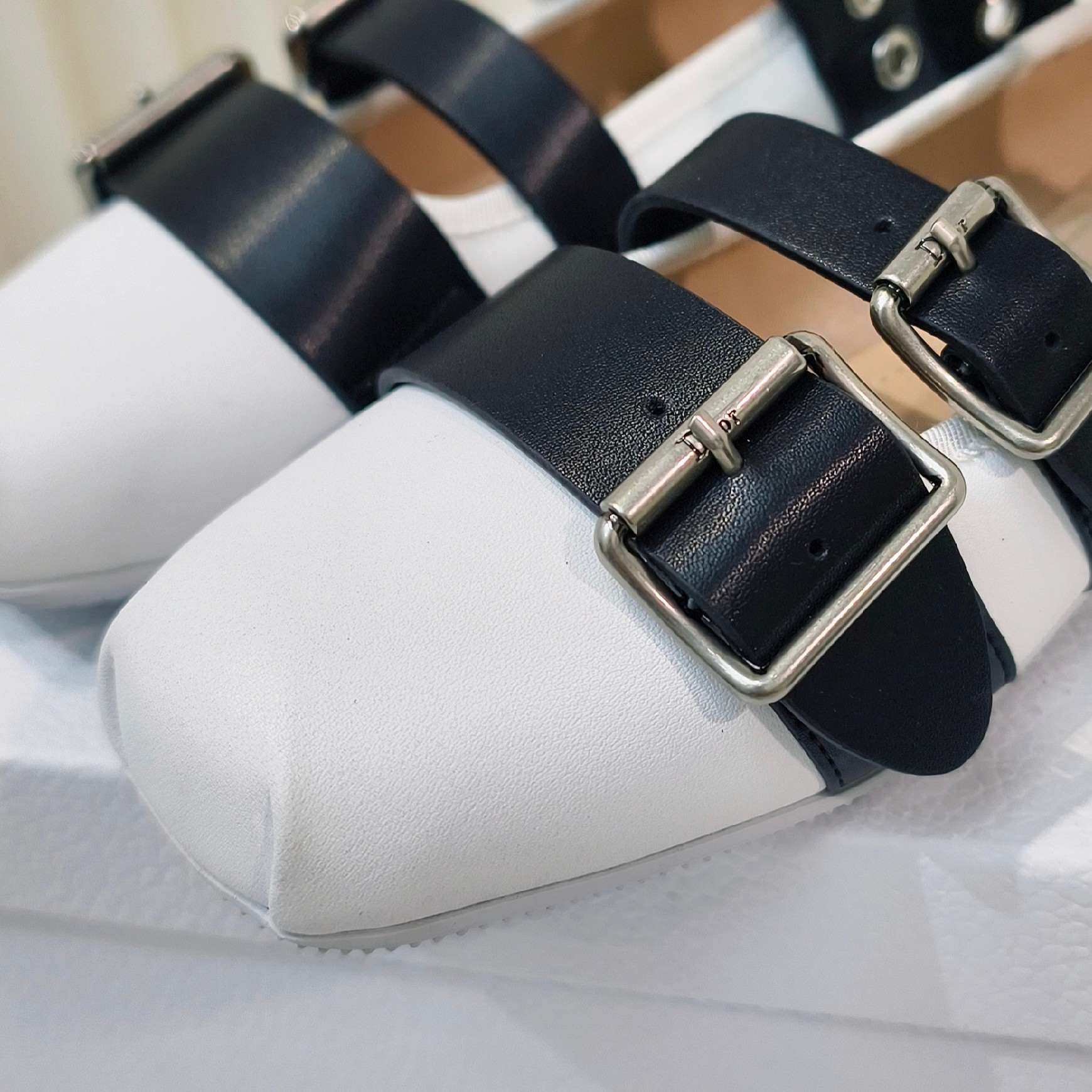 “2025 D Family Classic Stylish Sandals for Comfortable All-Day Wear – Size 34-42 Yards” - 图片 6