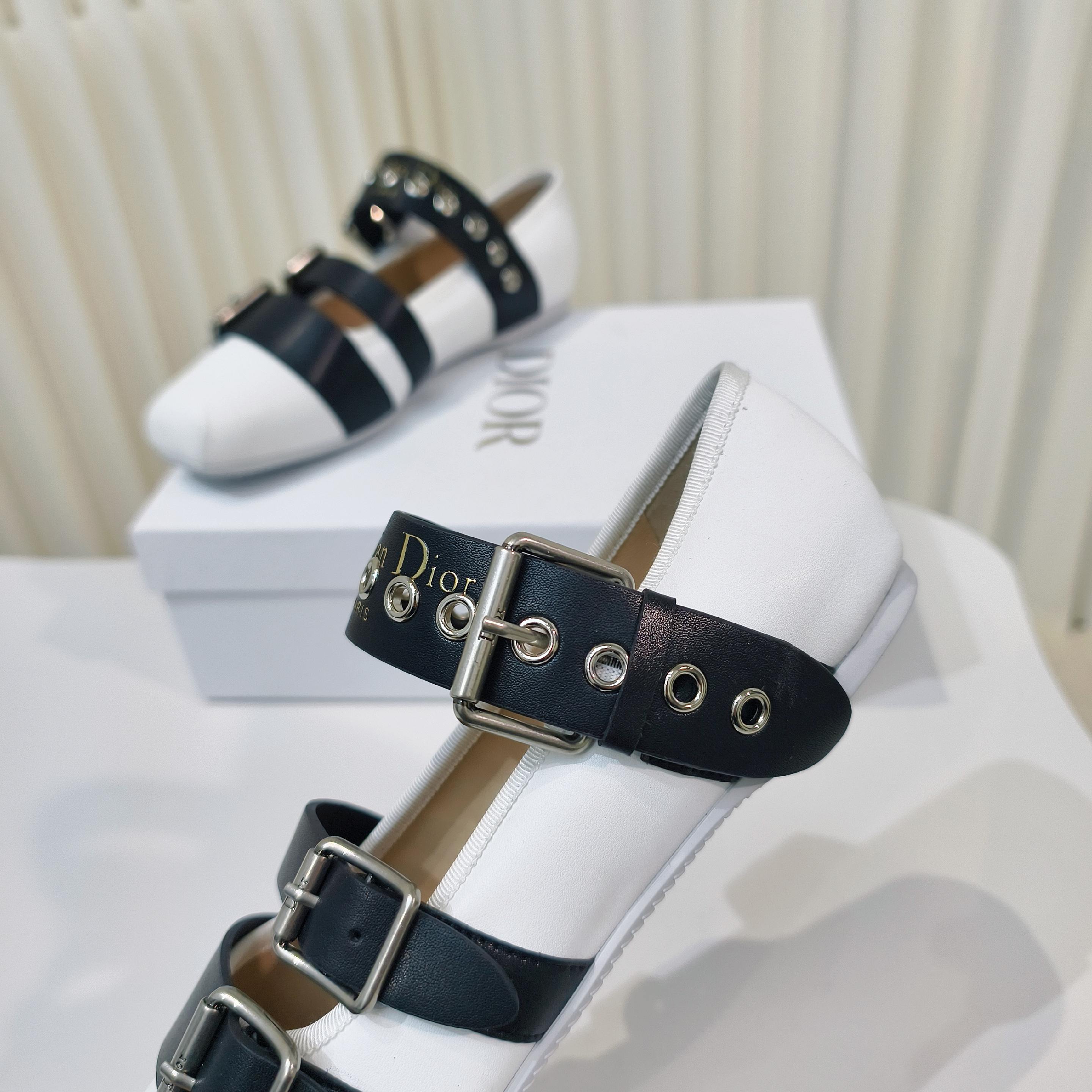 “2025 D Family Classic Stylish Sandals for Comfortable All-Day Wear – Size 34-42 Yards” - 图片 7