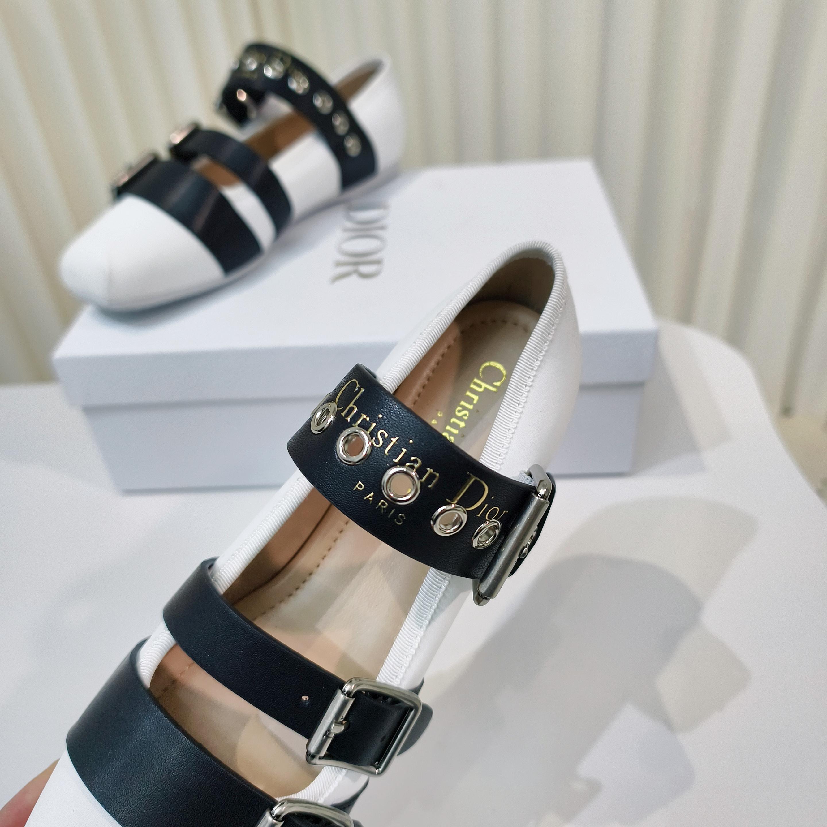 “2025 D Family Classic Stylish Sandals for Comfortable All-Day Wear – Size 34-42 Yards” - 图片 8