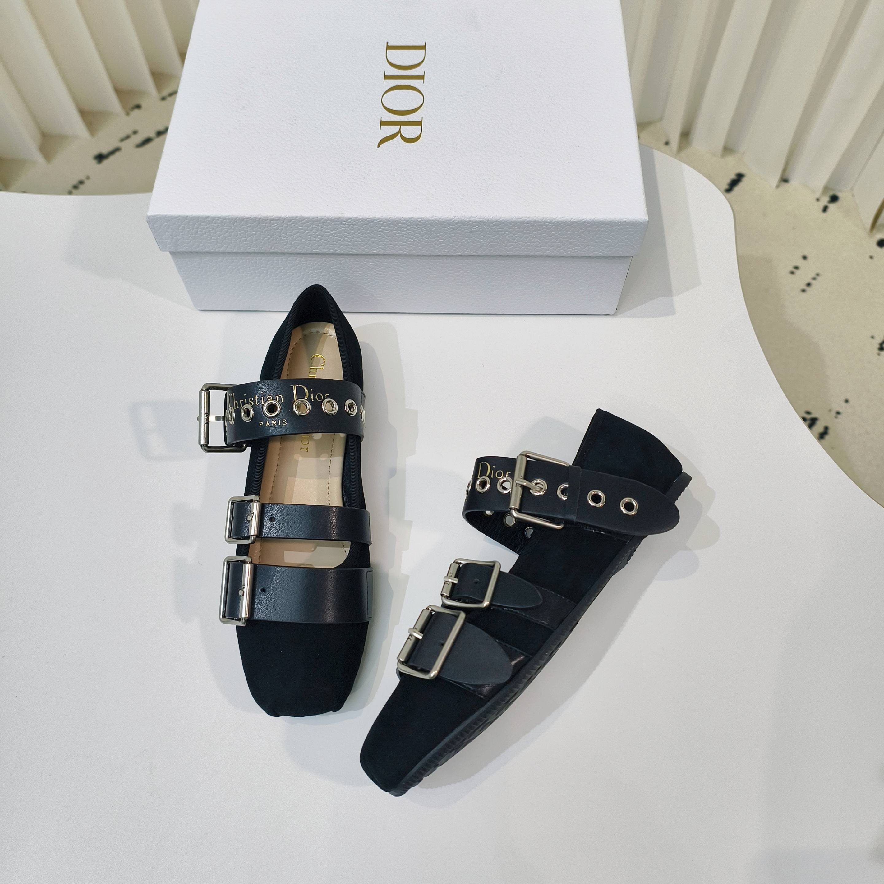 2025 D Family Classic Stylish Sandals with Comfortable Skind Soles – Size 34-42 Yards - 图片 3