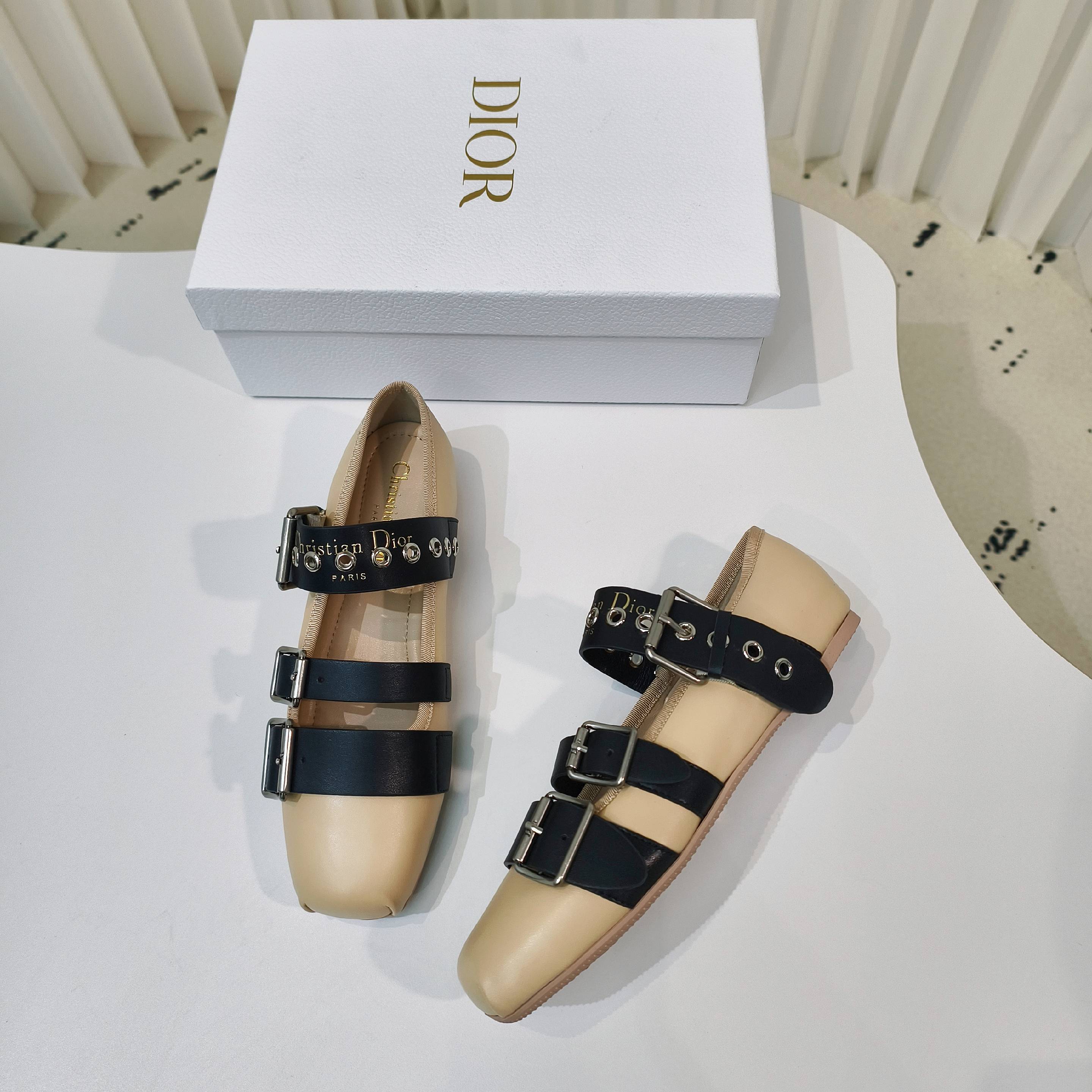 “2025 D Family Classic and Stylish Sandals: Comfortable and Versatile Footwear for Everyday Wear” - 图片 3