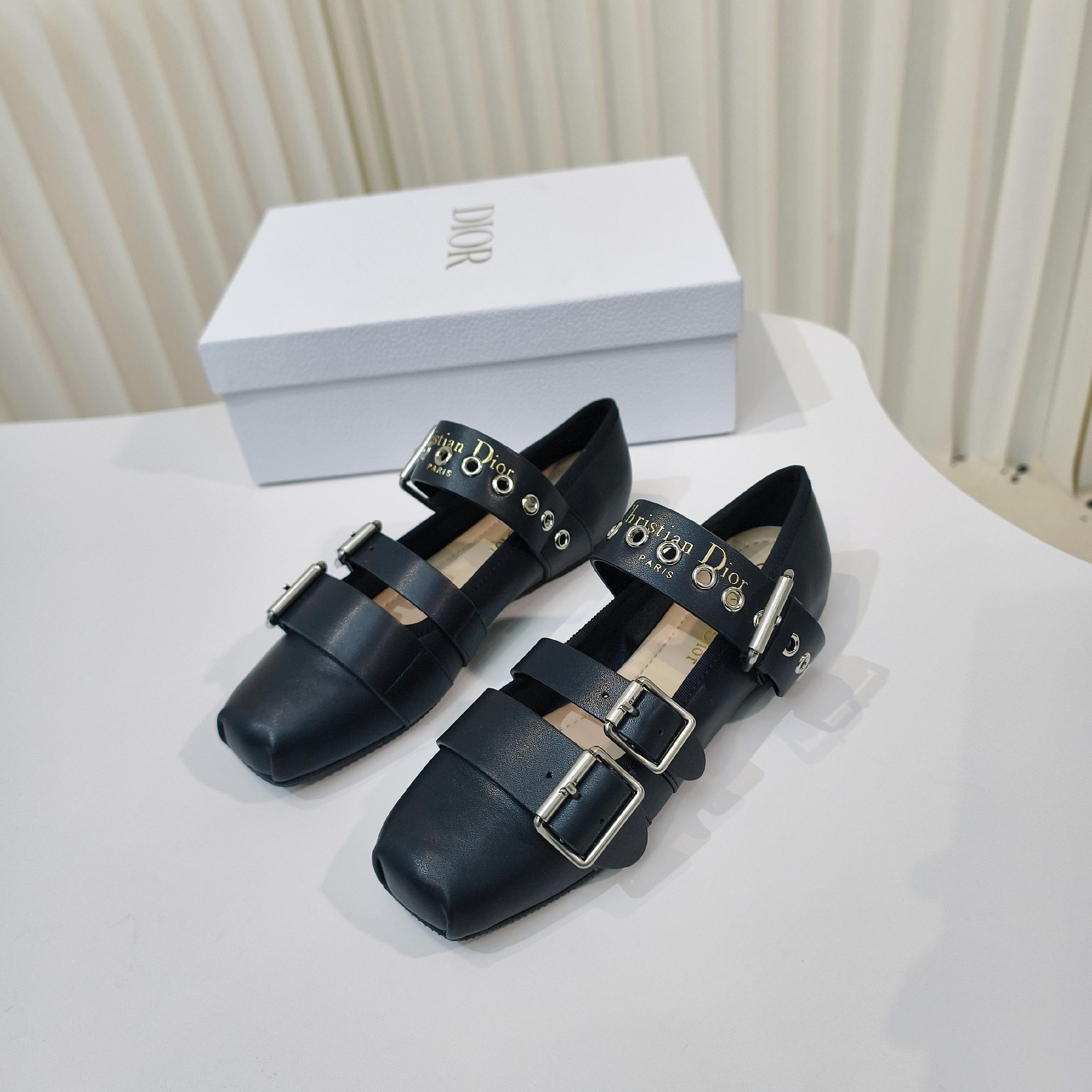 “2025 D Family Classic Stylish Sandals with Comfortable Skind Soles” - 图片 3