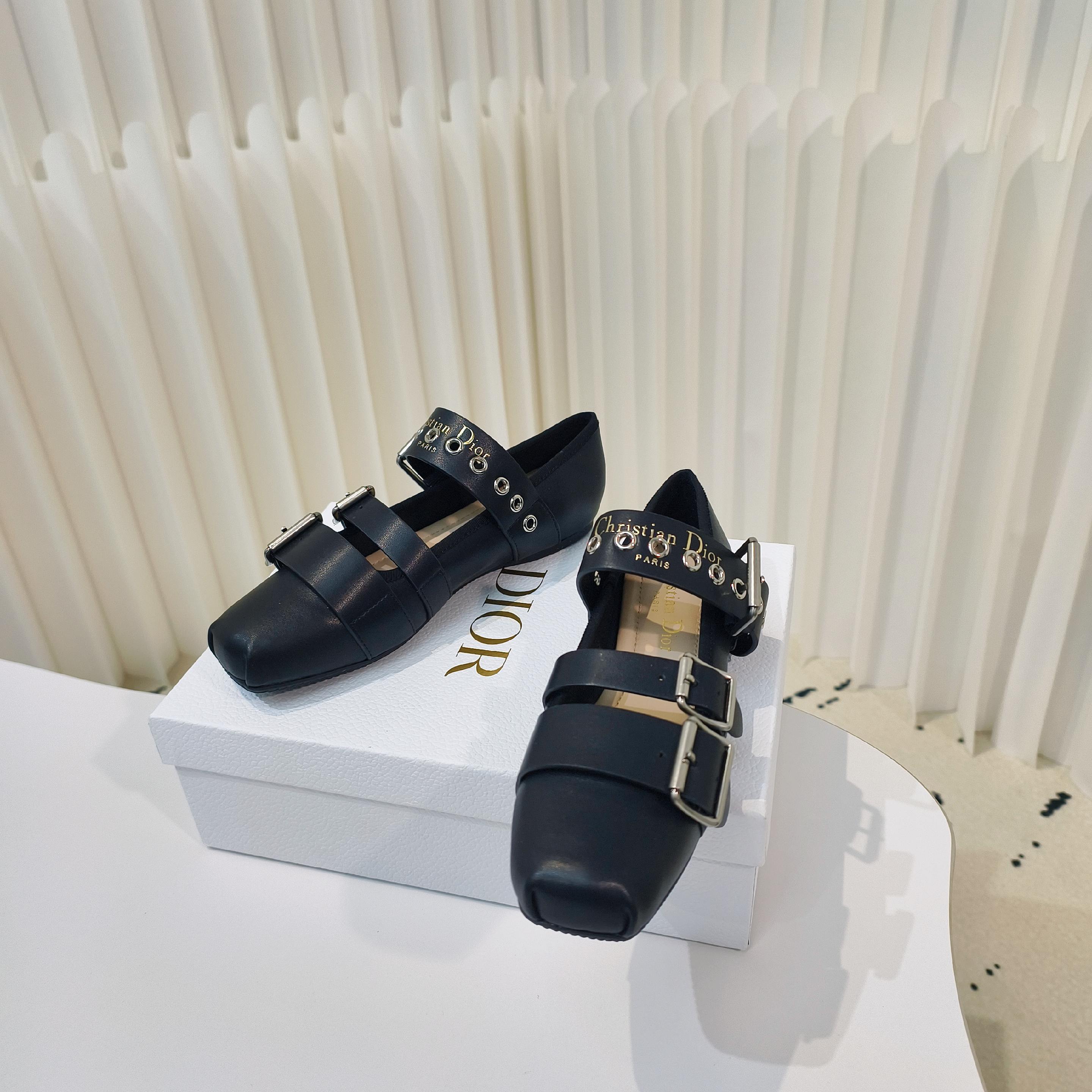 “2025 D Family Classic Stylish Sandals with Comfortable Skind Soles” - 图片 4