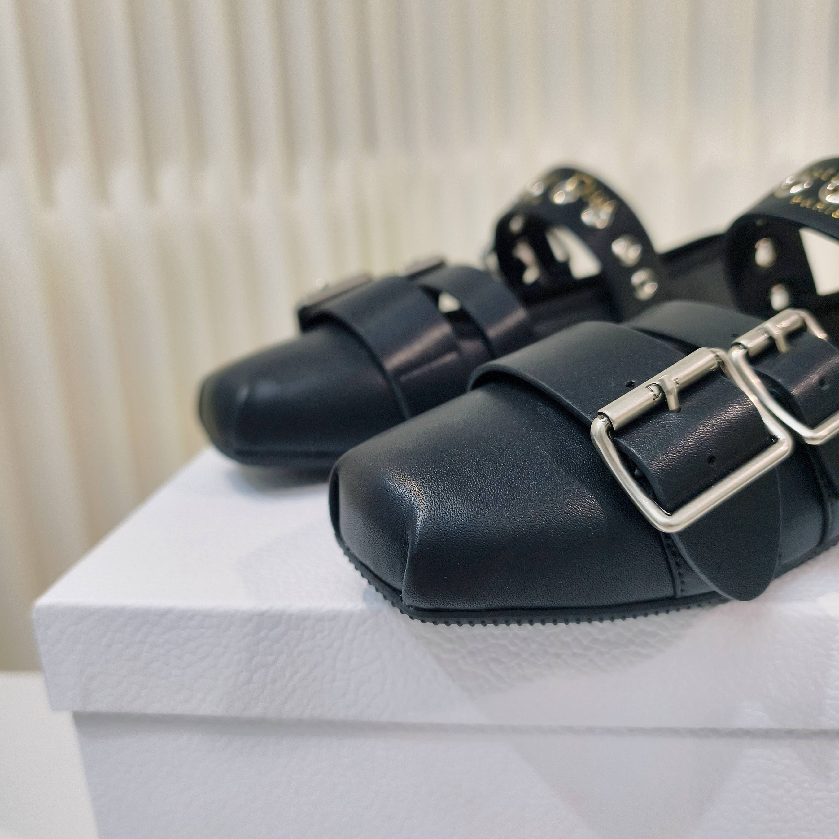 “2025 D Family Classic Stylish Sandals with Comfortable Skind Soles” - 图片 6