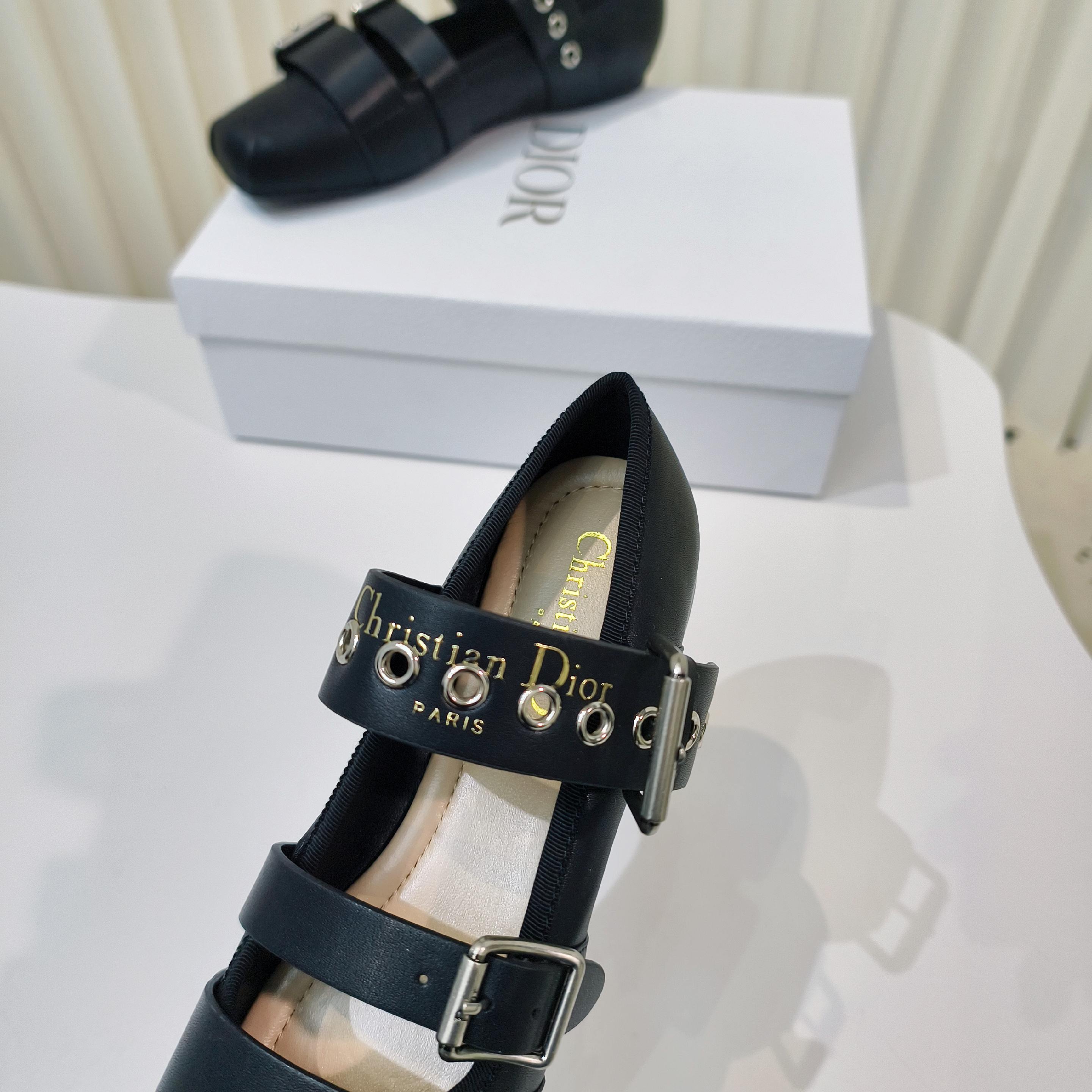 “2025 D Family Classic Stylish Sandals with Comfortable Skind Soles” - 图片 7