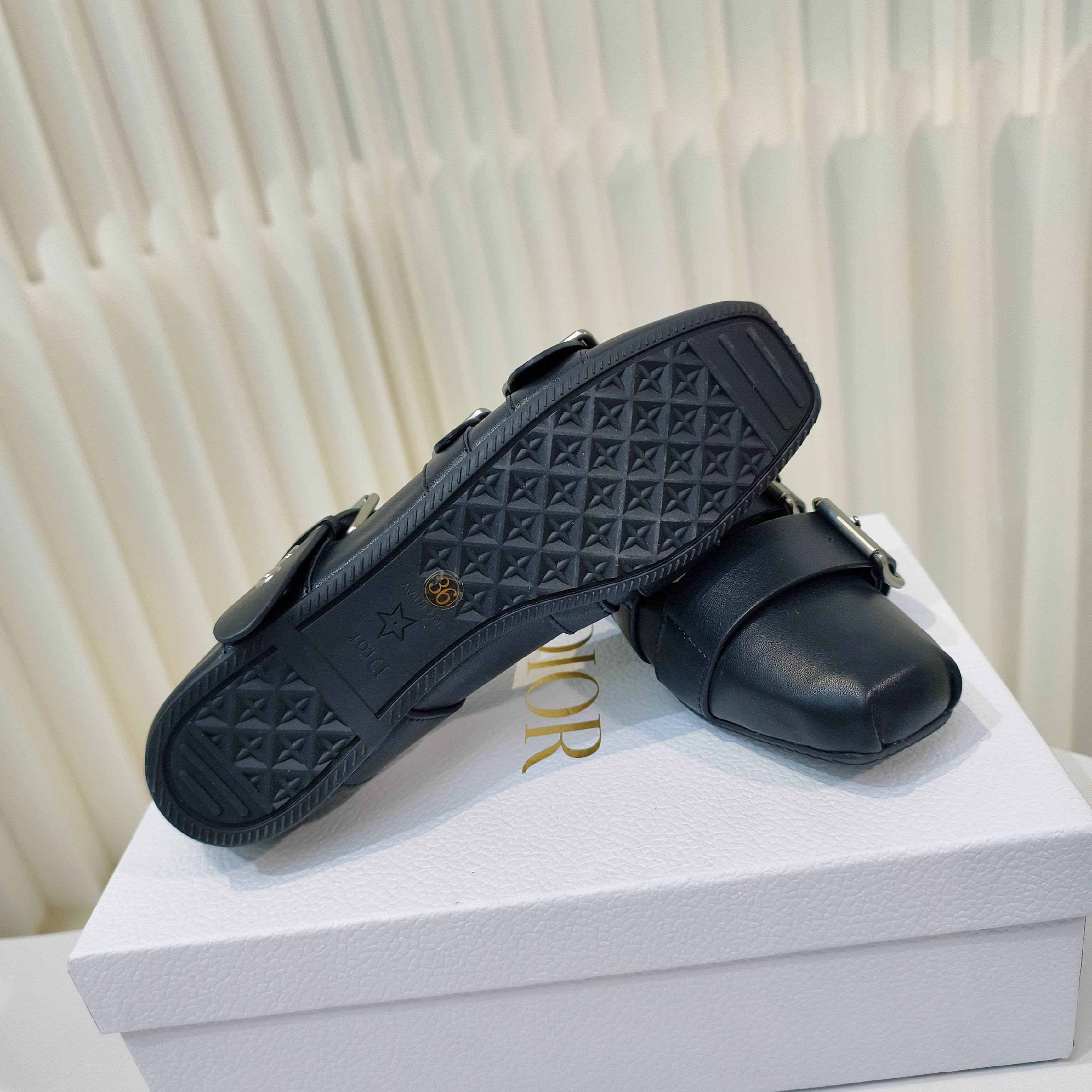 “2025 D Family Classic Stylish Sandals with Comfortable Skind Soles” - 图片 9