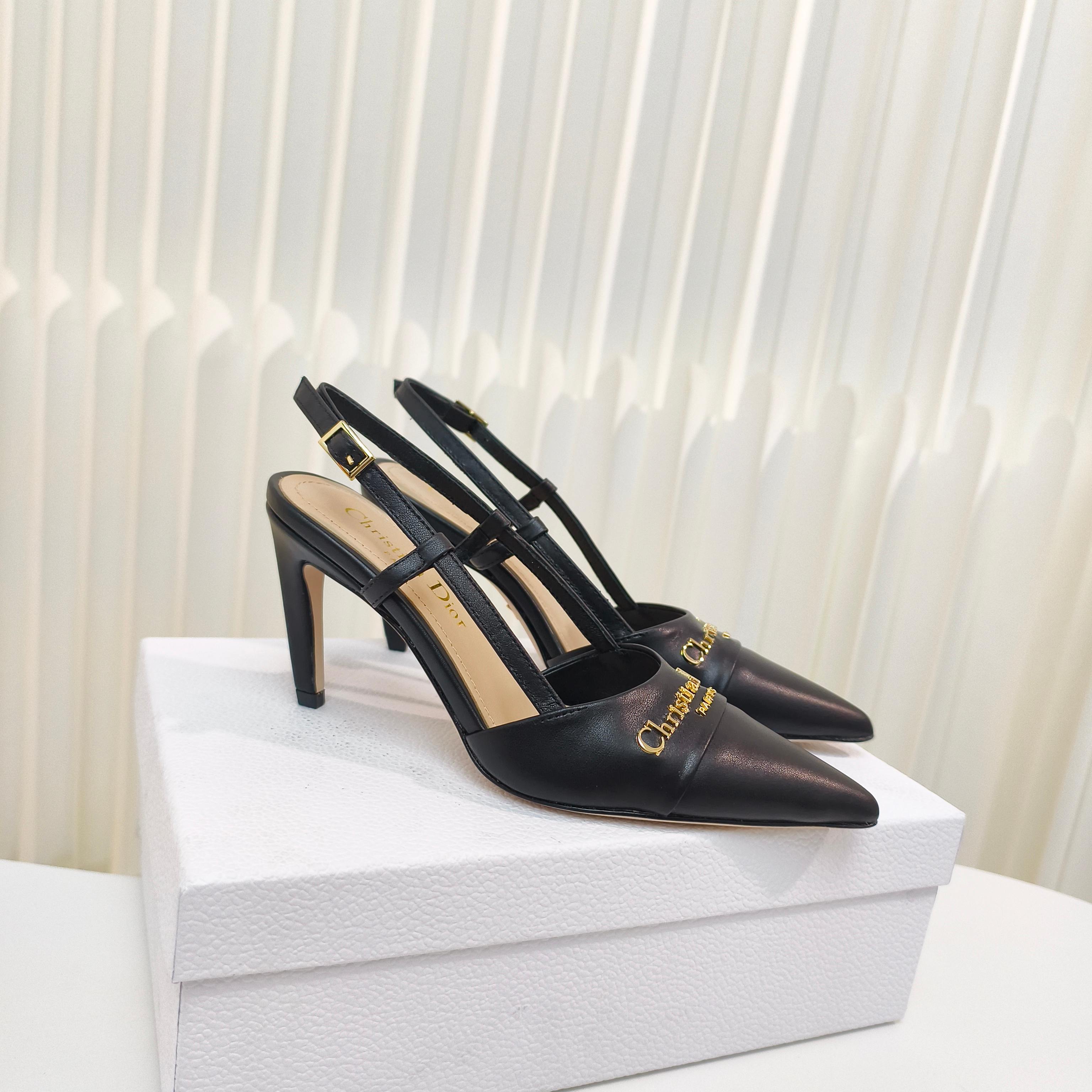 NO:239809,Dior 2025 Dior Spring and Summer Pointed High Heel Sandals The upper is made of imported ox patent leather and is decorated with classic brand logo. The pointed toe design has a more ladylike and elegant style. It is a model work of Dior, which is exquisite. Every pair of Buddhas is a work of art, integrating nobility and elegance!  Heels with a flat bottom of 1cm, medium heels with a 5cm, high heels with a size: 34-42 size (34.40.41.42 custom made without return or replacement), sandals, dior, dior, sandals, high heels19860909Dior 2025迪奥春夏尖头高跟凉鞋 鞋面采用进口牛漆皮全手工制作,配品牌经典logo加以修饰,尖头设计更有淑女优雅之风,简直露跟系列高跟鞋Dior典范之作,精致绝伦,每一双放佛都是艺术品,集高贵优雅于一体！ 跟高平底1cm,中跟5cm,高跟8cm Size:34-42码（34.40.41.42定做不退不换）,凉鞋,dior,dior,sandals,high heels,Women's Shoes