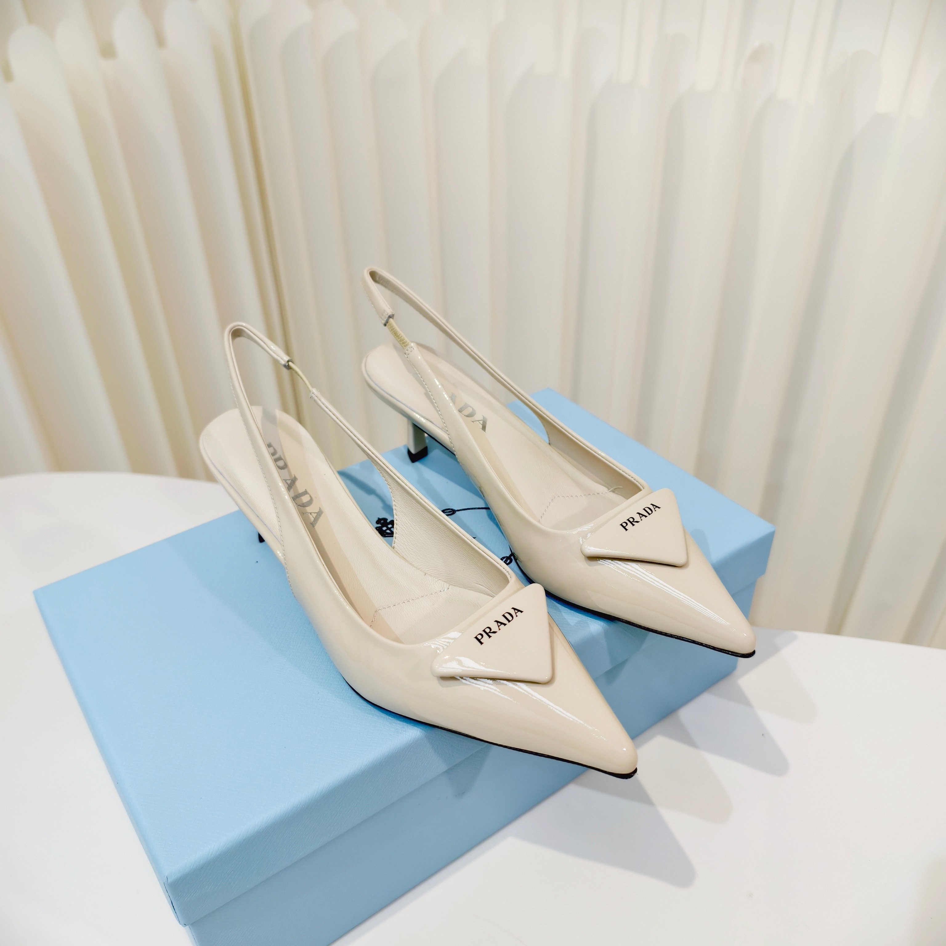 Prada women's shoes Prada shiny leather high heel pointed toe sandals — photo 7