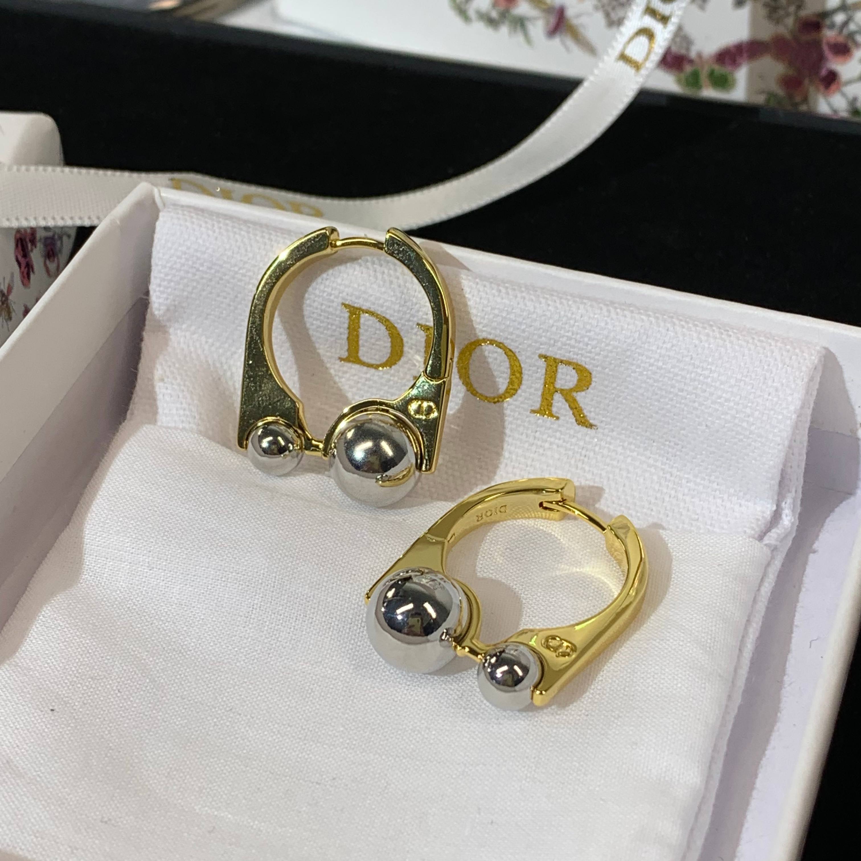 디올 귀걸이 135212 Dior Earrings 썸네일 이미지