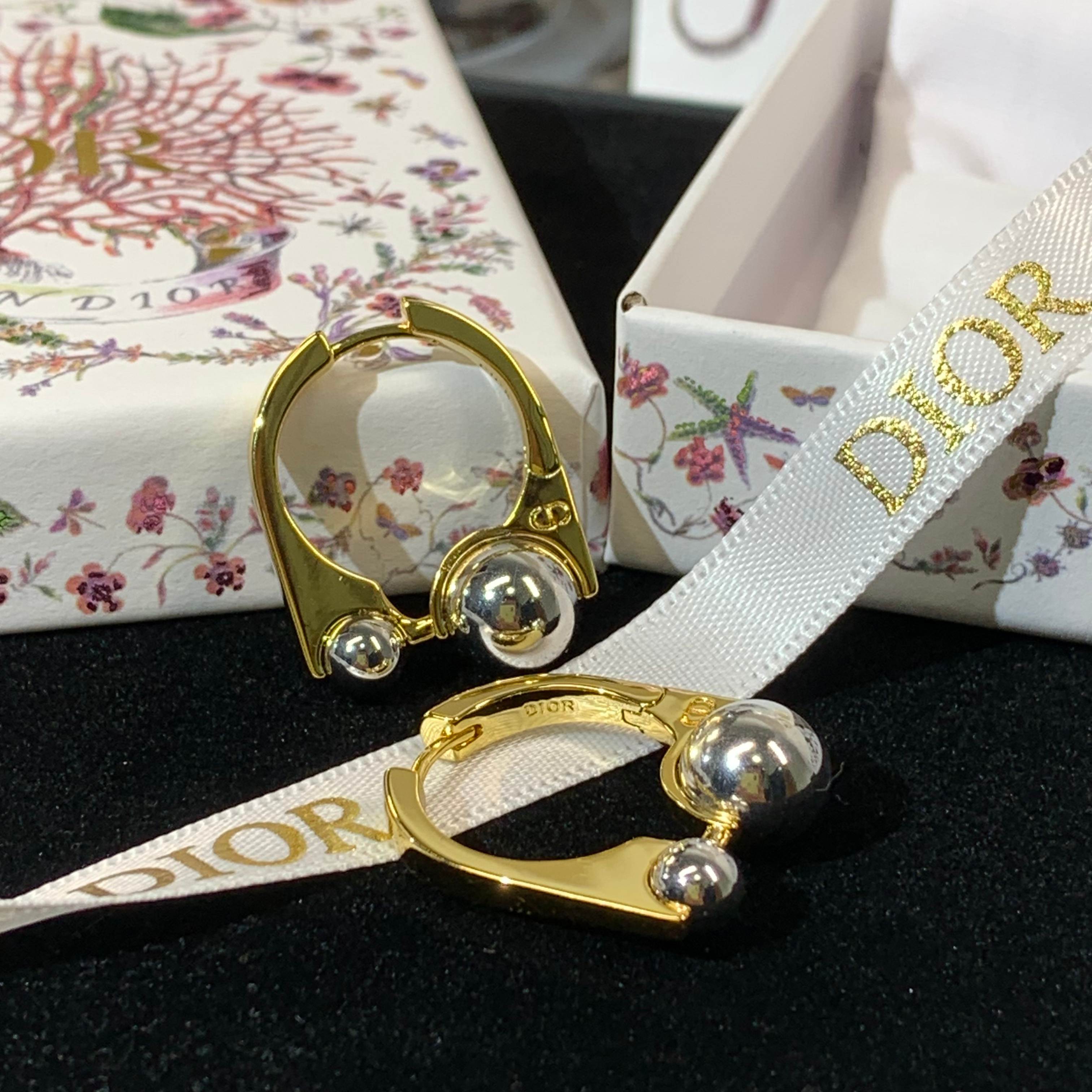 디올 귀걸이 135212 Dior Earrings 썸네일 이미지