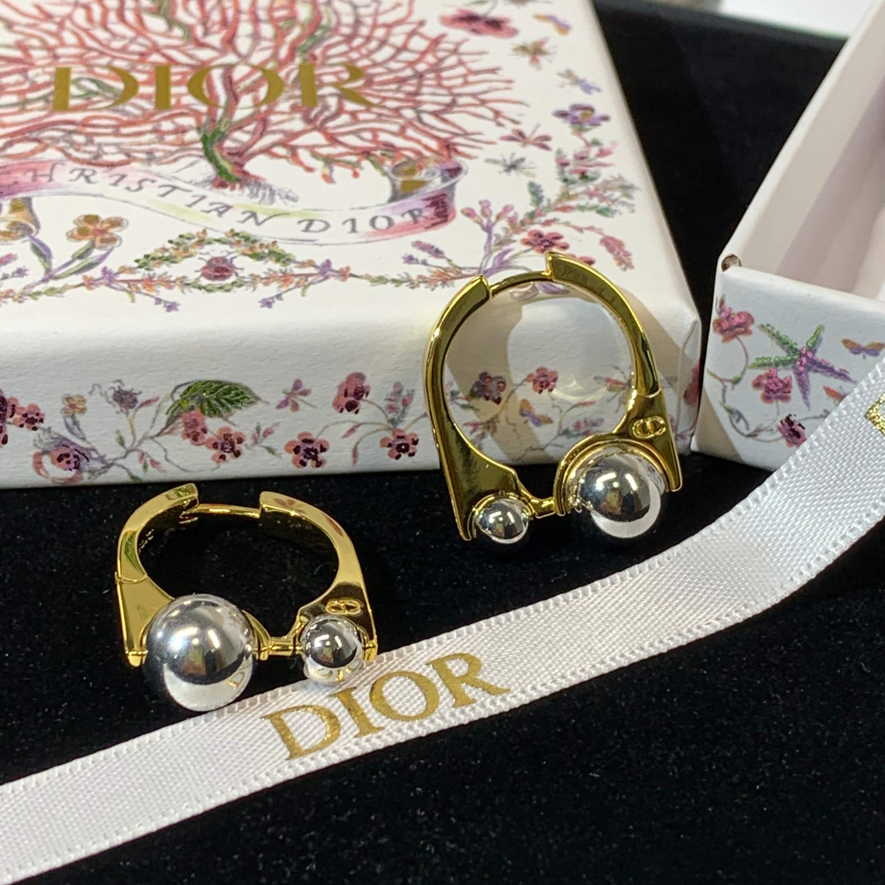디올 귀걸이 135212 Dior Earrings 썸네일 이미지
