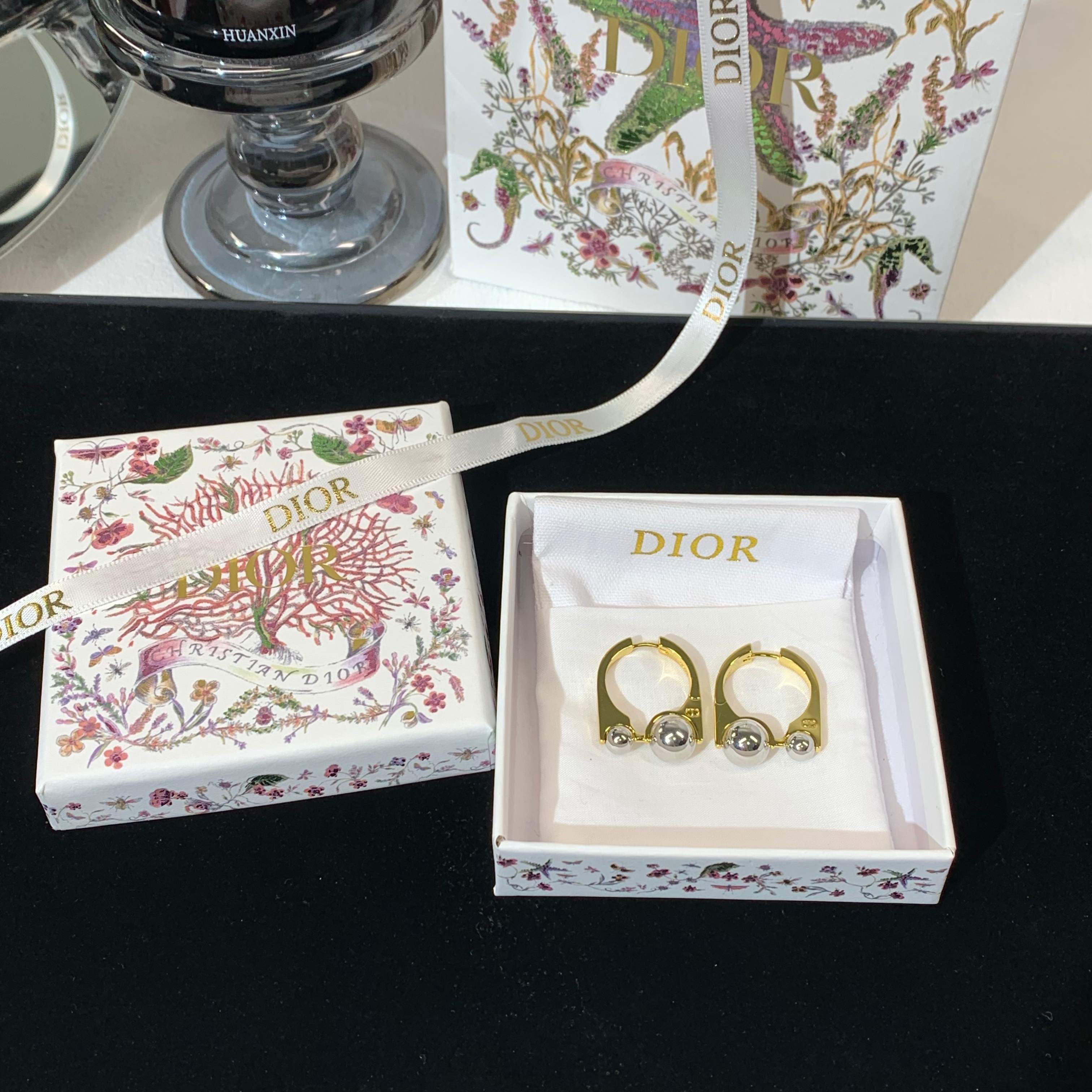 디올 귀걸이 135212 Dior Earrings 썸네일 이미지