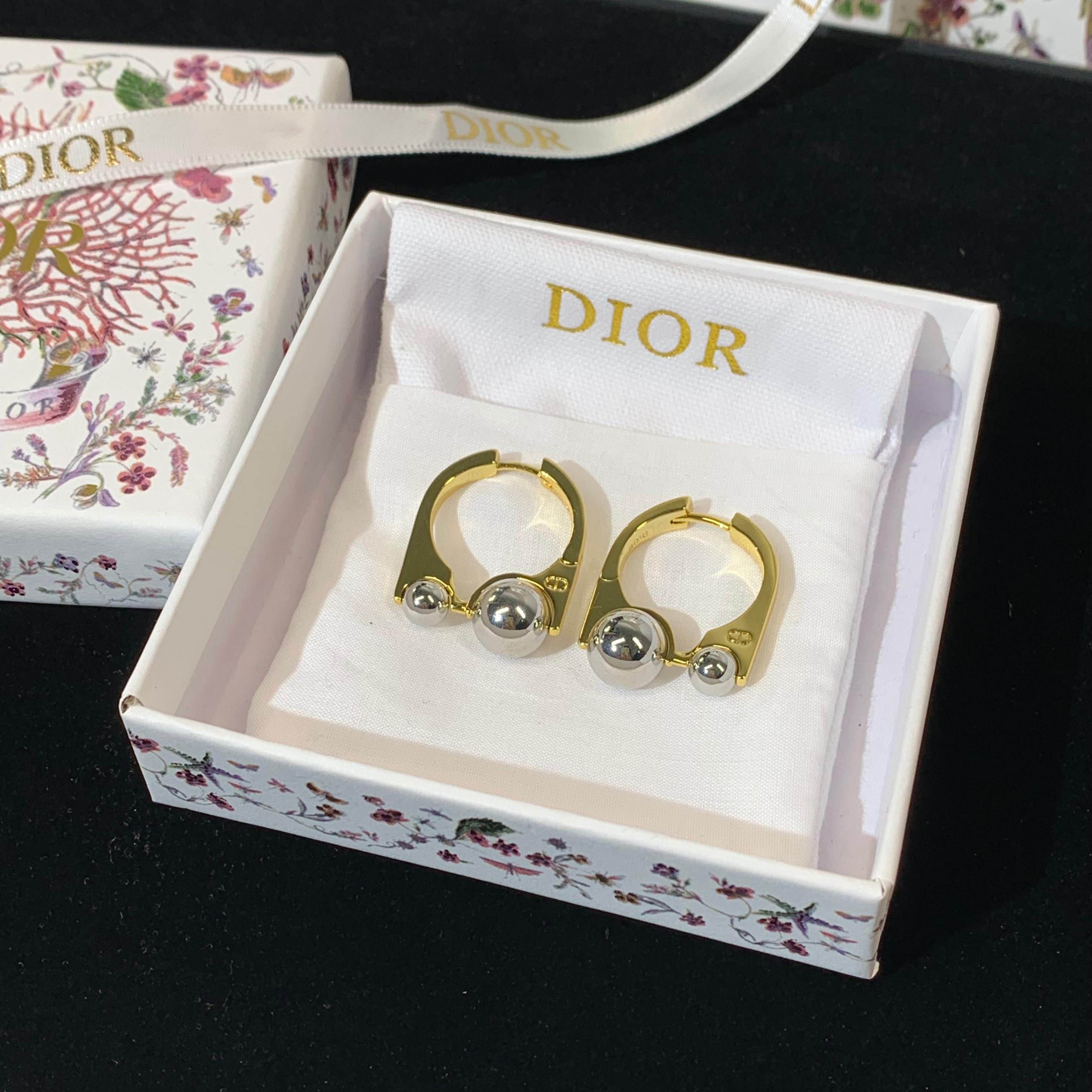 디올 귀걸이 135212 Dior Earrings 썸네일 이미지