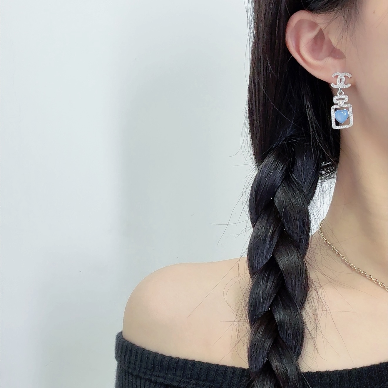 NO:104224,Xiaoxiang new style perfume bottle cc blue love silver earrings, Chanel earrings, chanel19860909小香新款 香水瓶 cc 蓝色爱心 银色耳钉,香奈儿耳钉,chanel,Jewelry