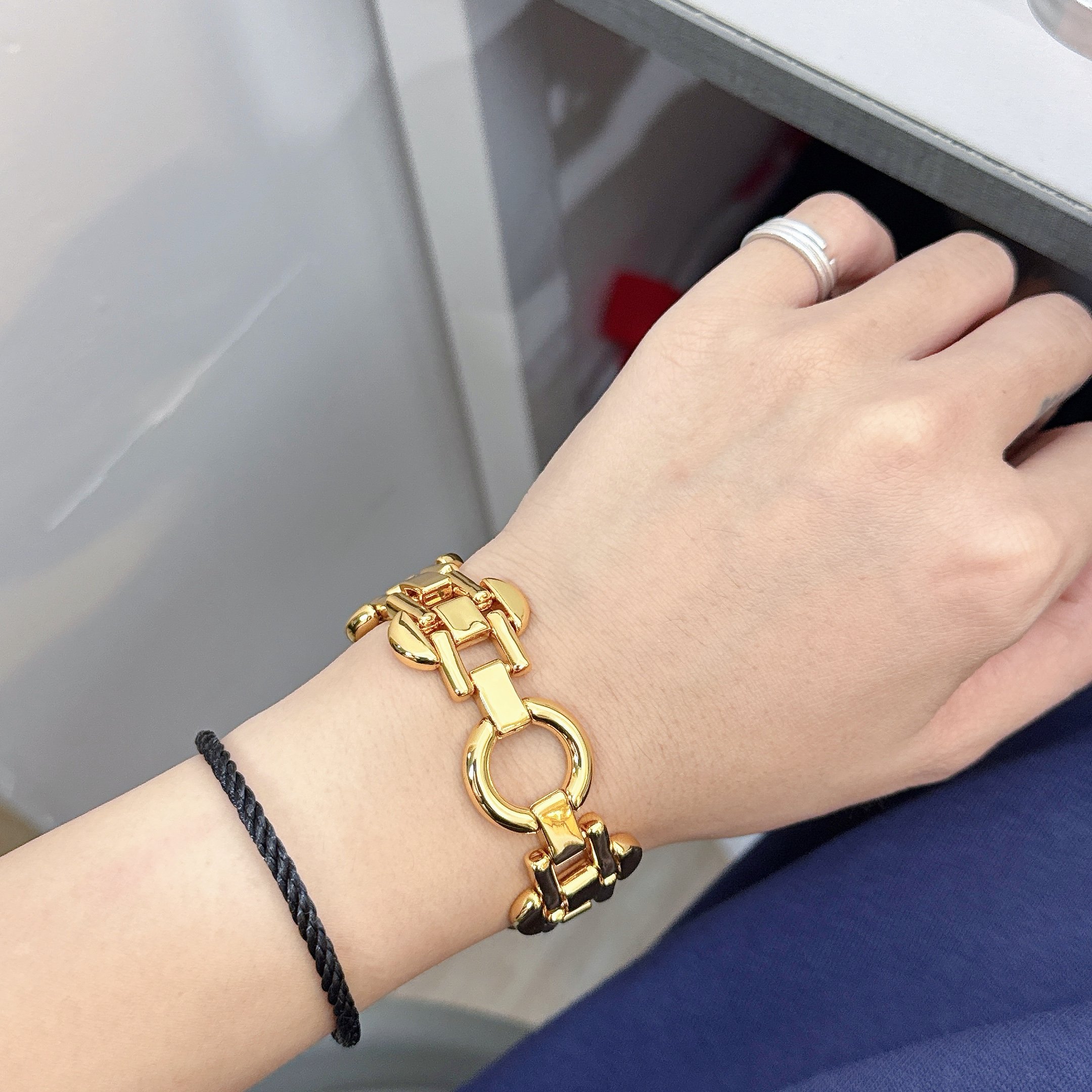 NO:635746,Recommended jewelry: Saint Laurent, simple and versatile item, low-key minimalist style, fashionable and foreign style, saint laurent, Cartier high-end jewelry19860909首饰推荐圣罗兰 简约百搭单品 低调极简风格 时髦洋气,,saint laurent,卡迪亚高端饰品,Jewelry